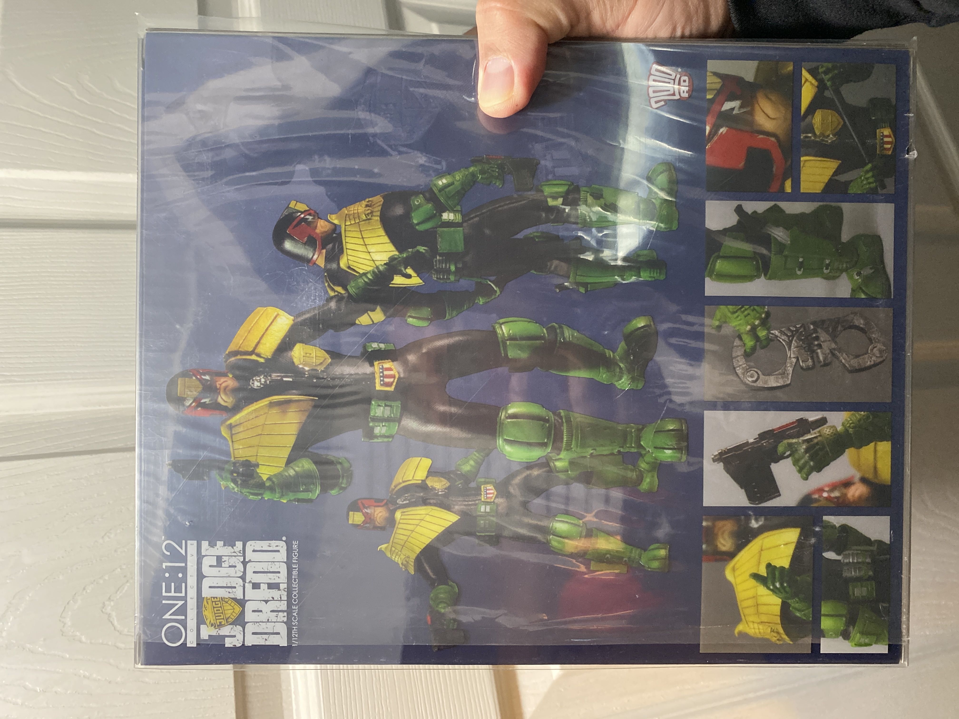 3 Judge Dredd - Mezco Toyz (Mezco One 12) action figure collectible [Barcode 696198760217] - Main Image 3