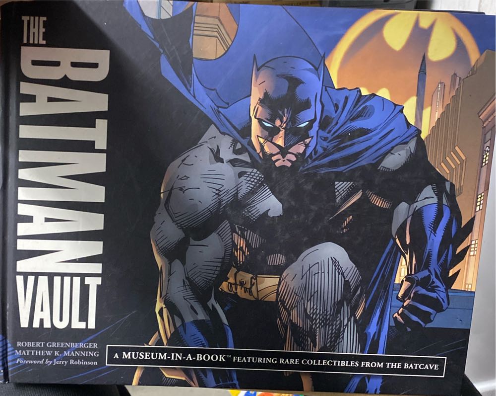 The Batman Vault  action figure collectible [Barcode 9780762436637] - Main Image 1