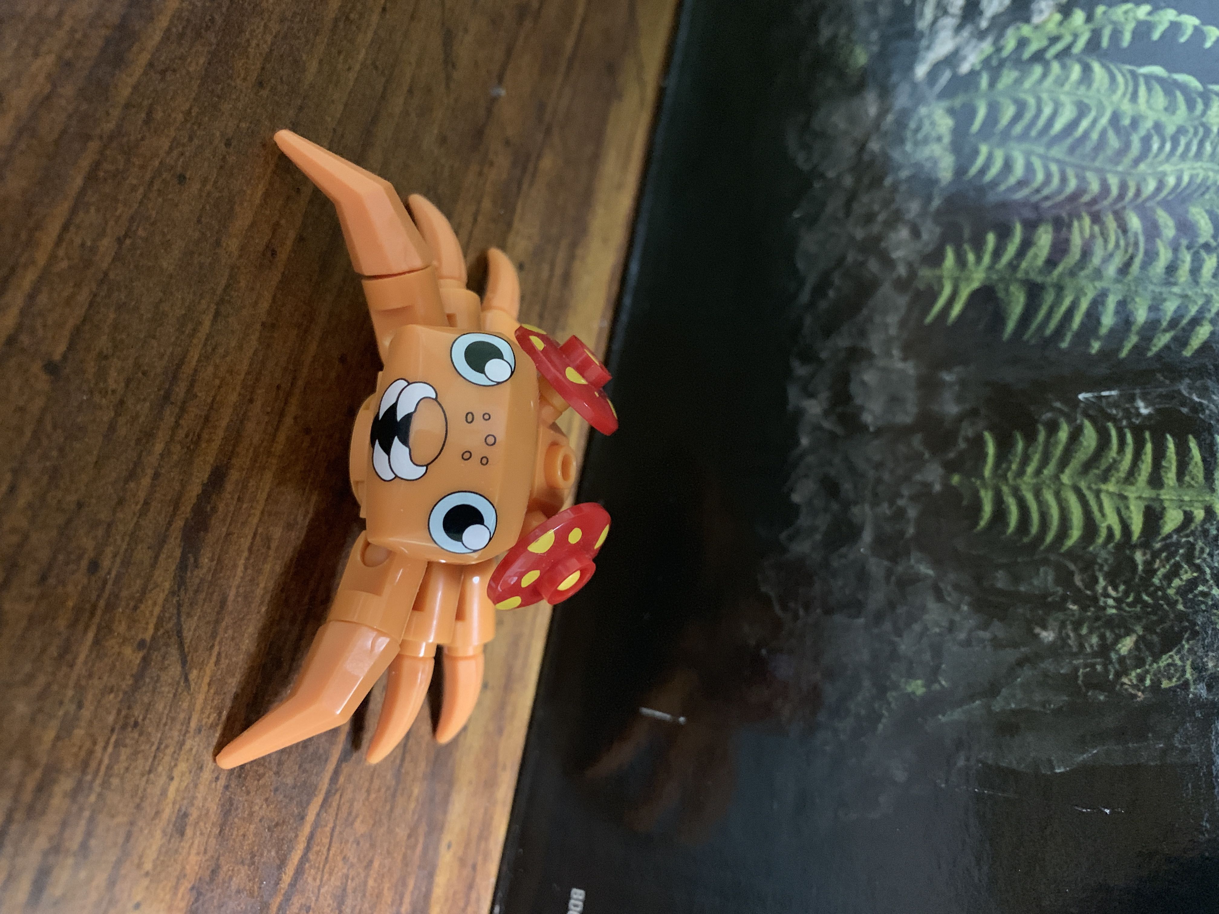 046 Paras - Mega Construx (Pokémon) action figure collectible - Main Image 1