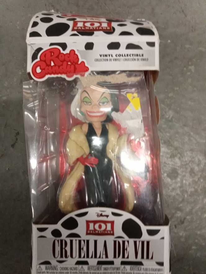 Cruella De vil Rock Candy  action figure collectible [Barcode 889698217347] - Main Image 2