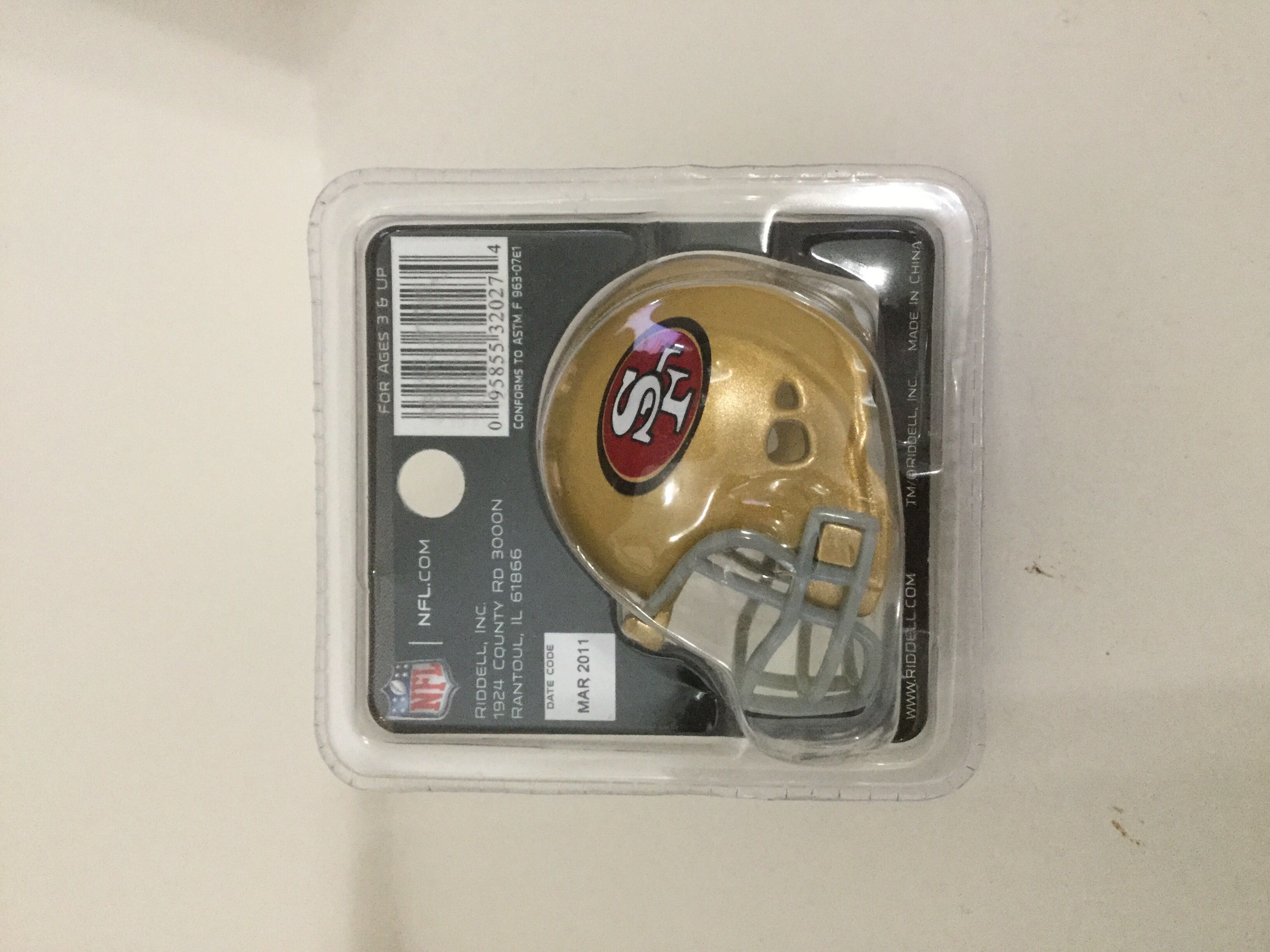 Riddell Pocket Size Helmet 49ers - Riddell (49ers) action figure collectible [Barcode 095855320274] - Main Image 2