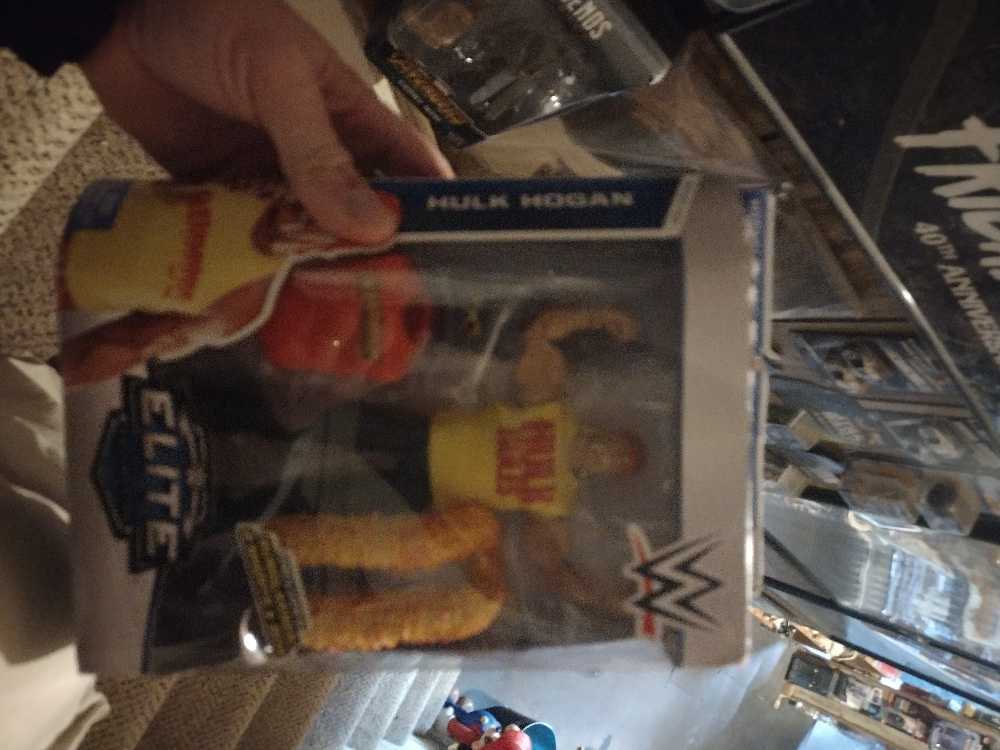Hulk Hogan (Elite) - Mattel (Elite) action figure collectible [Barcode 887961086683] - Main Image 3