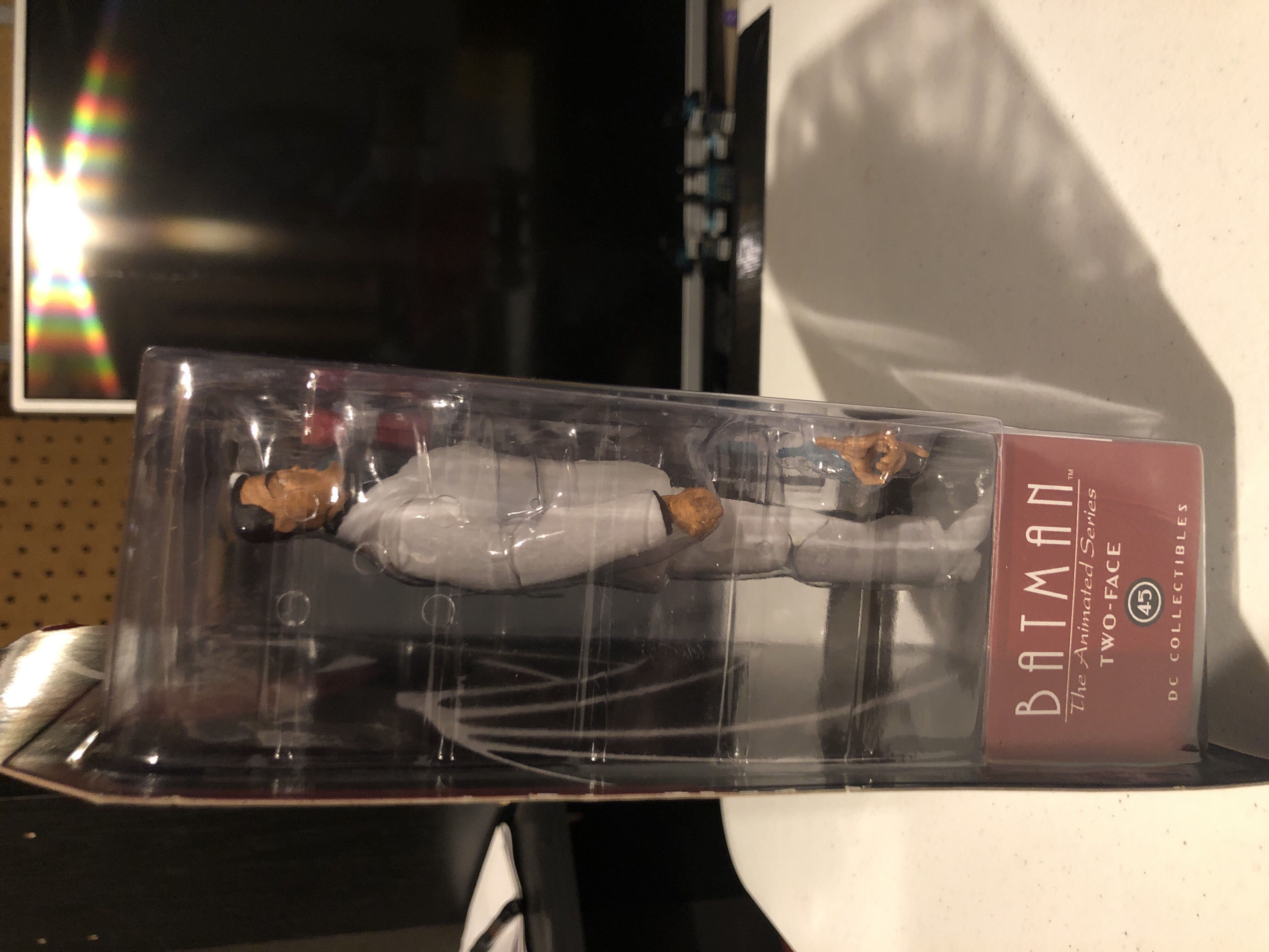 Two-Face - DC Collectibles (Batman: The Animated Series) action figure collectible [Barcode 761941357041] - Main Image 4
