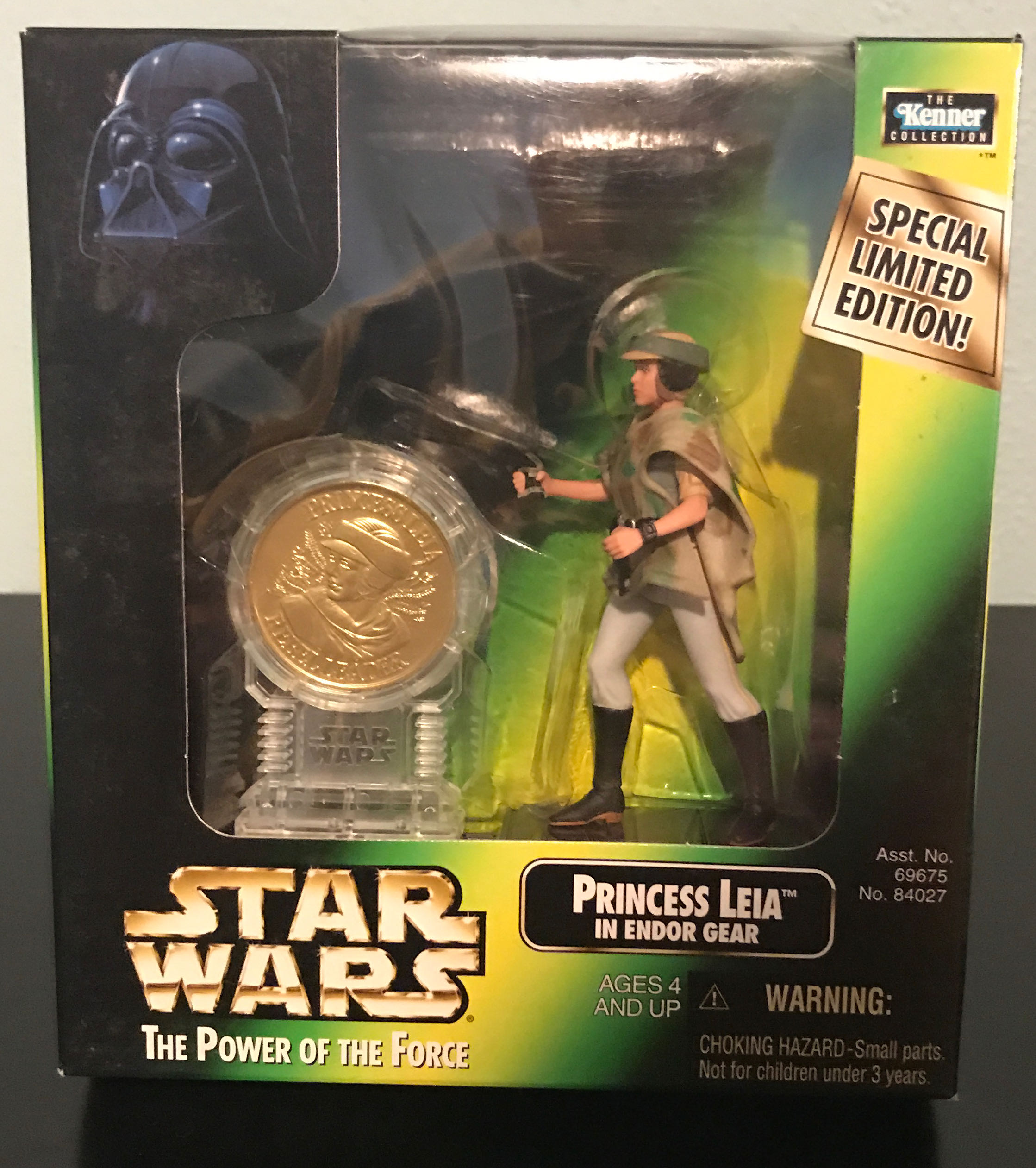 Princess Leia in Endor Gear - Kenner (ToysRUs Exclusive) action figure collectible [Barcode 076281840277] - Main Image 3