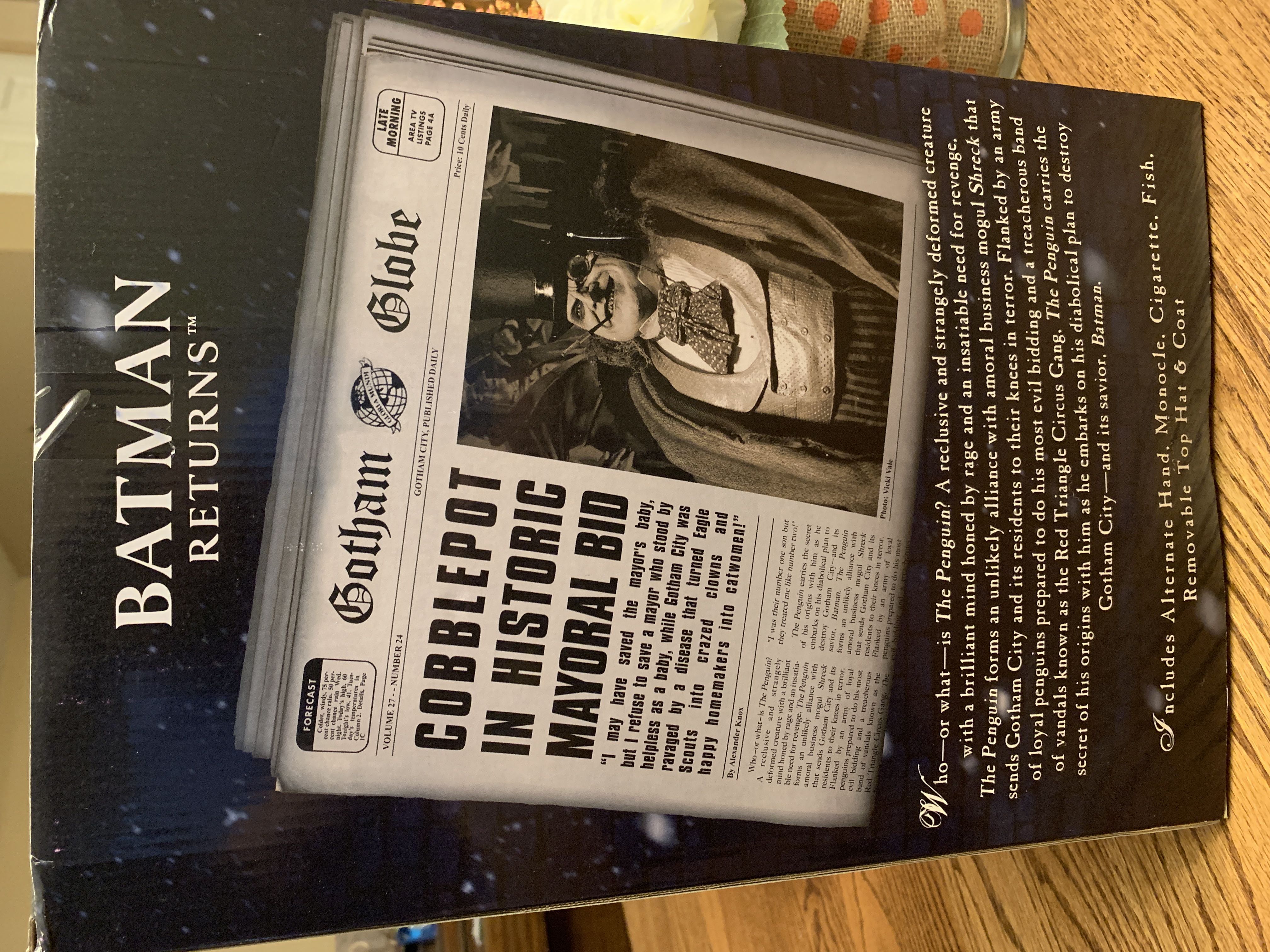 Mayoral Penguin 1/4 Scale - Neca (Batman) action figure collectible [Barcode 634482614433] - Main Image 2