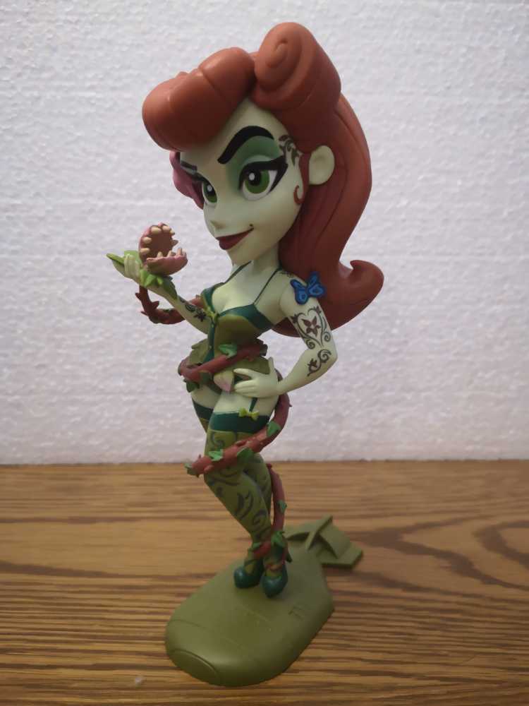 Poison Ivy (Bombshells)  action figure collectible [Barcode 889698228879] - Main Image 2