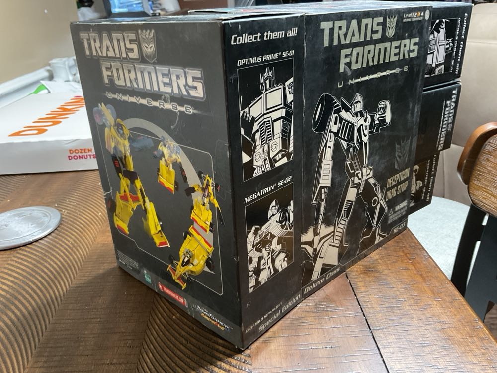 Transformers Special Edition Universe Drag Strip  (Transformers Universe) action figure collectible [Barcode 653569389170] - Main Image 4