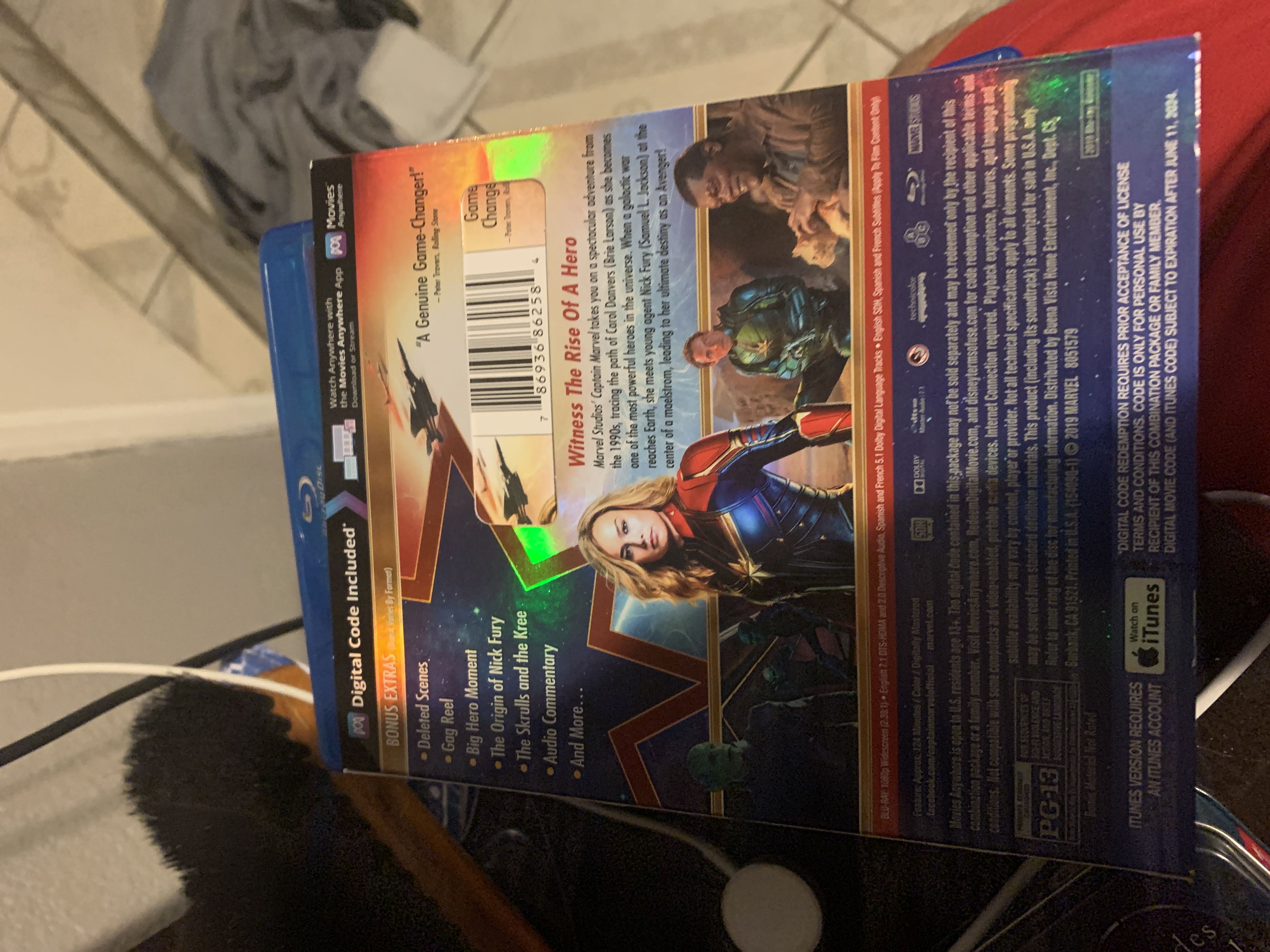 Captain Marvel  action figure collectible [Barcode 786936862584] - Main Image 2