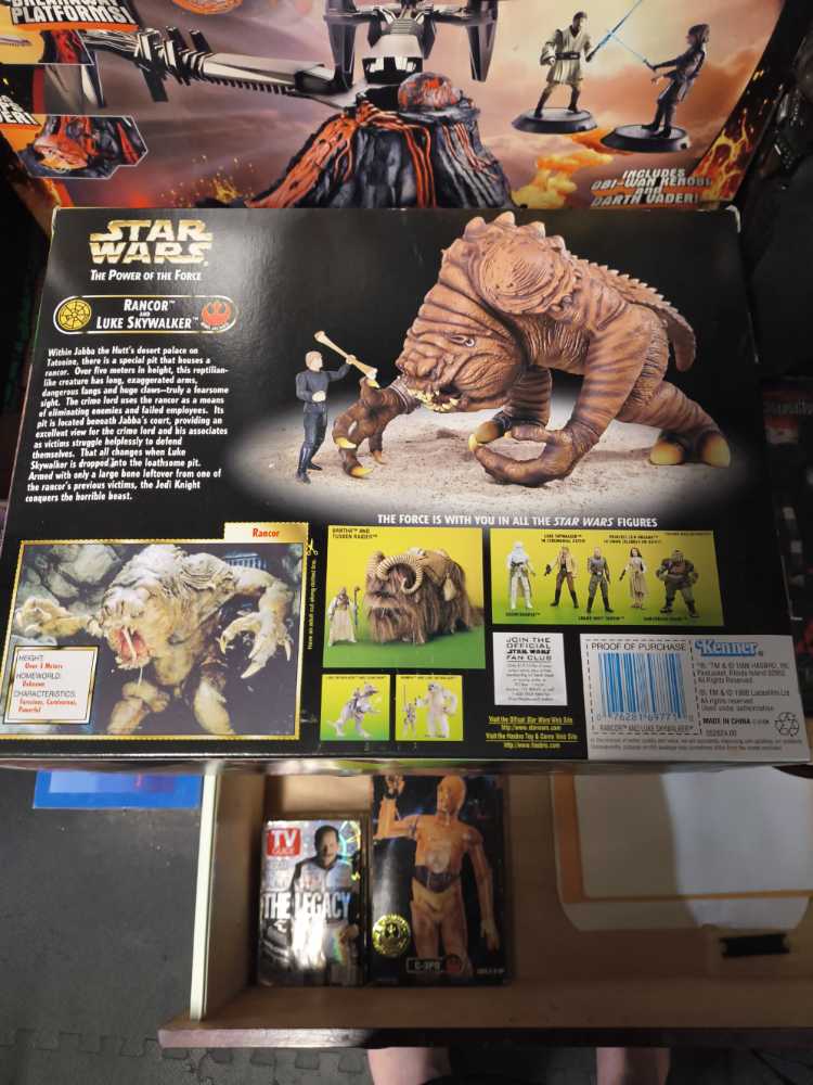 Rancor and Luke Skywalker - Hasbro (Star Wars Power Of The Force (Green Card)) action figure collectible [Barcode 076281697710] - Main Image 4