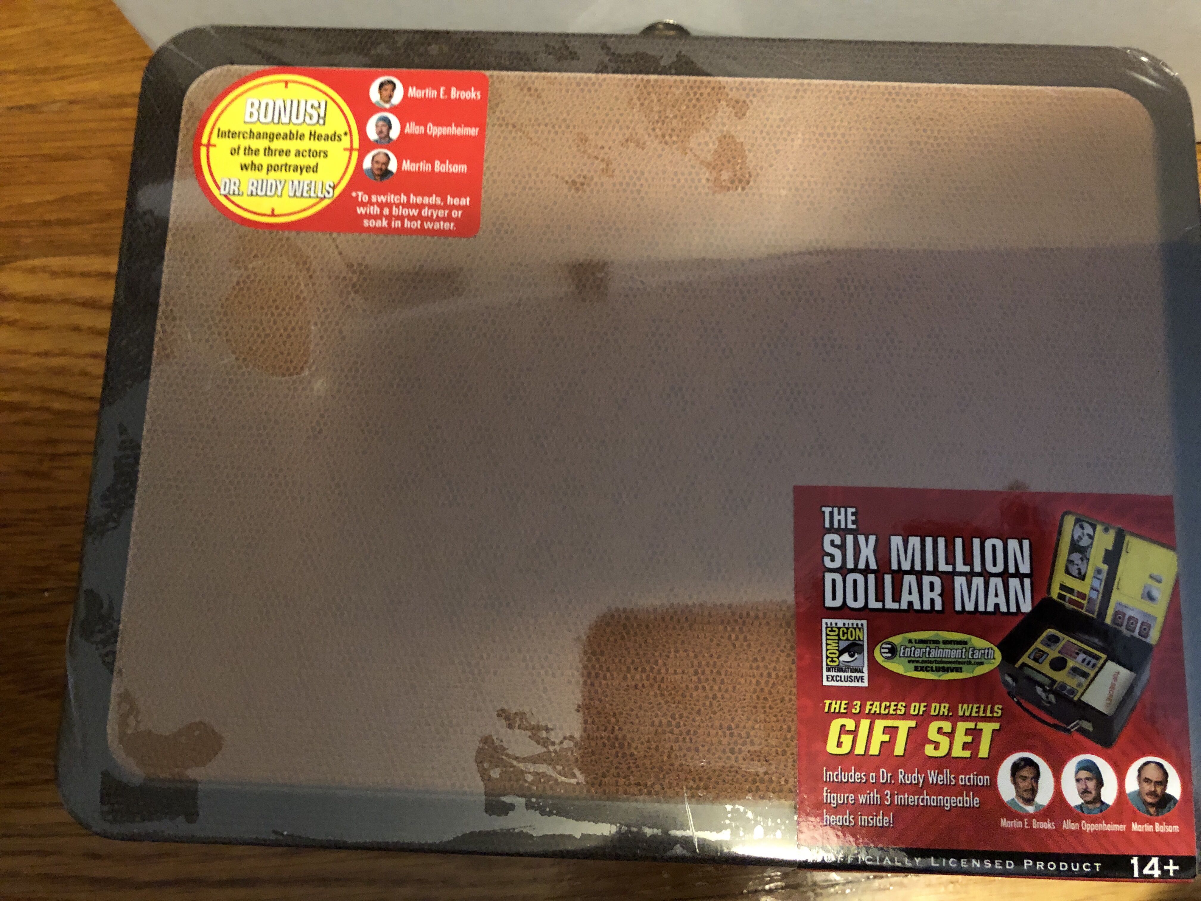Six Million Dollar Man SDCC Exclusive Rudy Wells Lunchbox  action figure collectible - Main Image 1