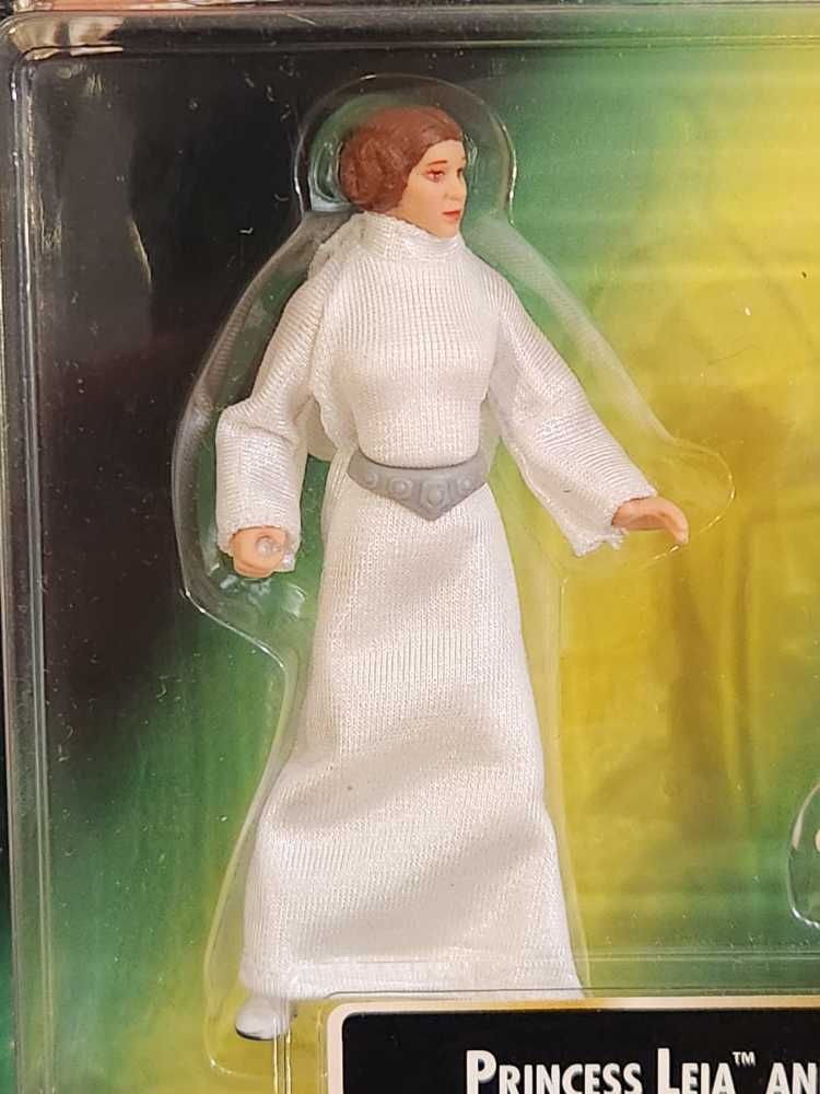 Princess Leia And R2-D2 - Kenner/Hasbro (Multipack) action figure collectible [Barcode 076281669366] - Main Image 3