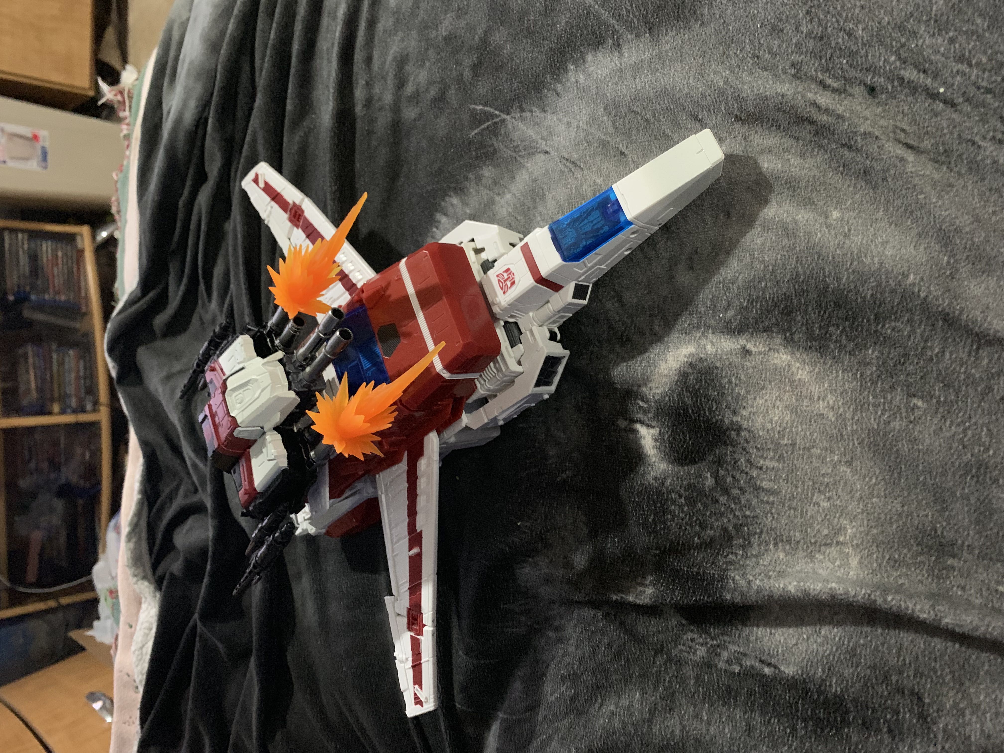 Jetfire - Takara Tomy (Transformers Siege War For Cybertron Trilogy) action figure collectible [Barcode 630509818280] - Main Image 3