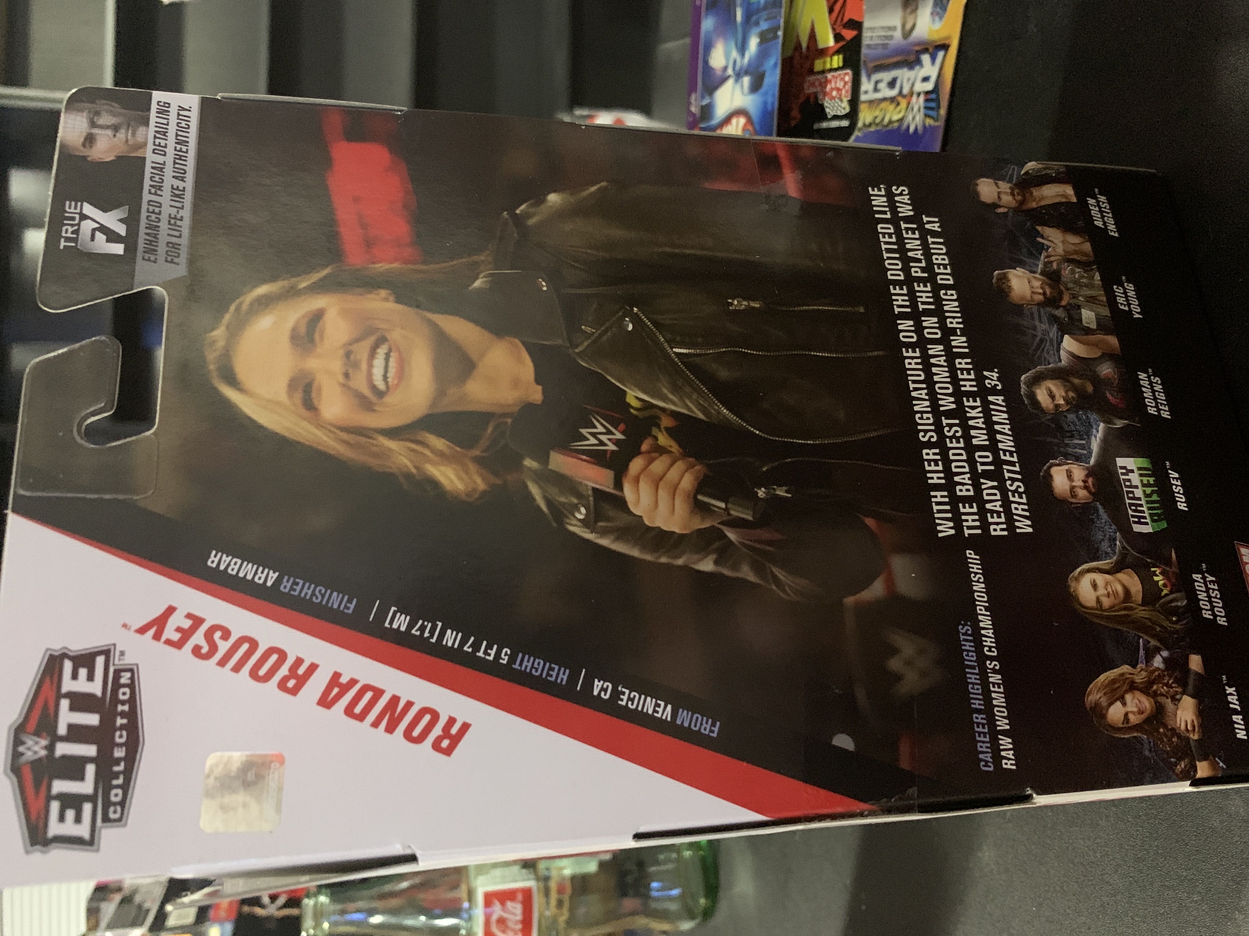 Ronda Rousey - Mattel (Elite Collection) action figure collectible [Barcode 887961730326] - Main Image 2