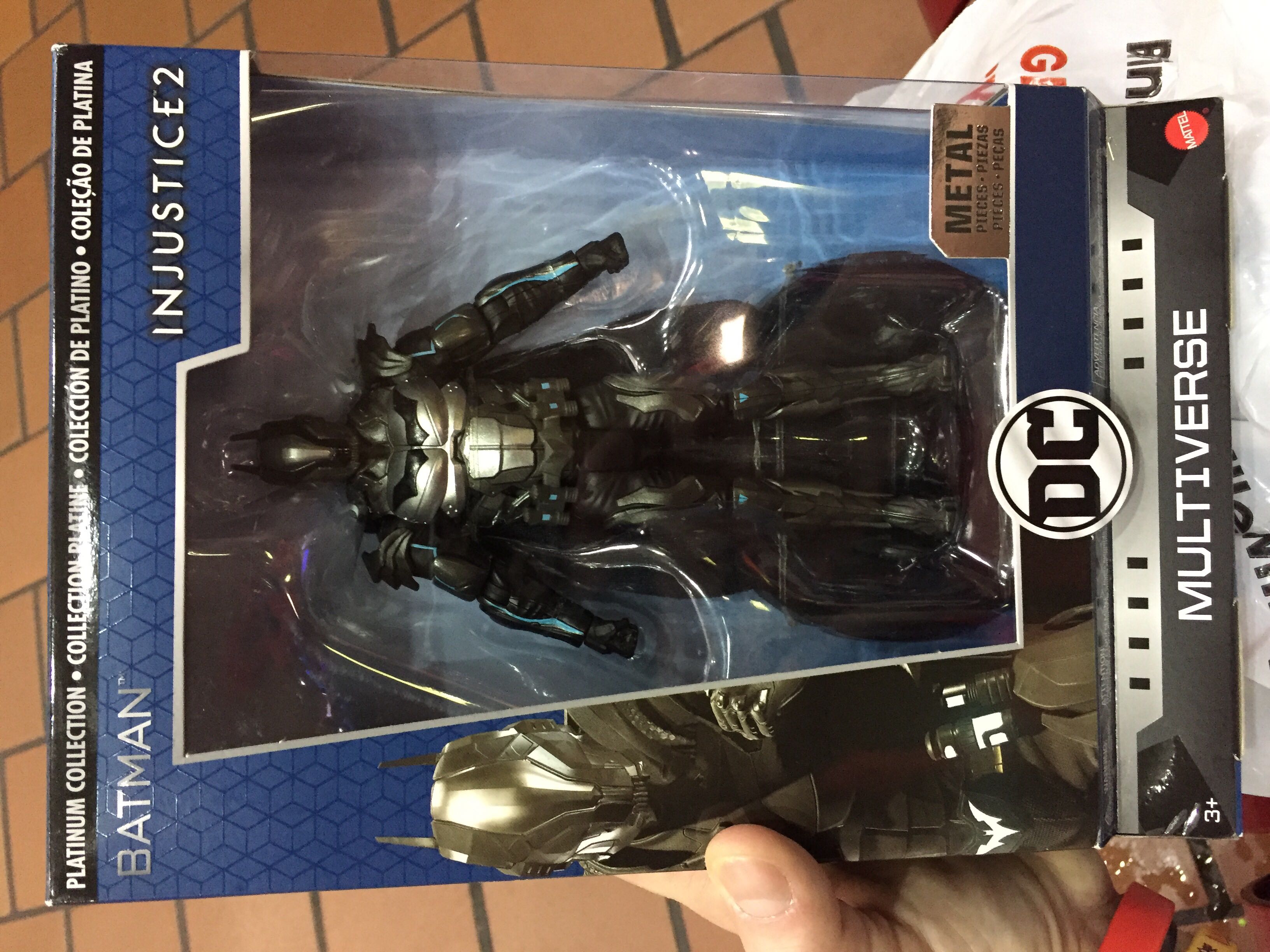 Batman Mattel DC Comics Multiverse Injustice 2 Batman (Billionaire Loadout) - Mattel (DC Injustice 2) action figure collectible [Barcode 887961611410] - Main Image 2