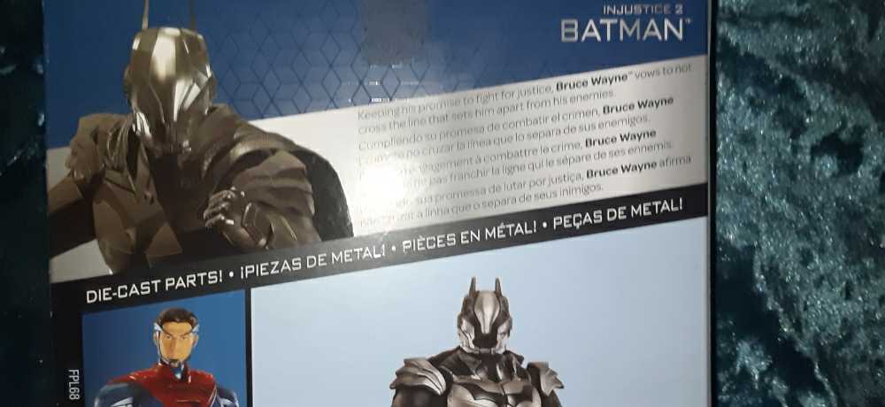 Batman Mattel DC Comics Multiverse Injustice 2 Batman (Billionaire Loadout) - Mattel (DC Injustice 2) action figure collectible [Barcode 887961611410] - Main Image 3