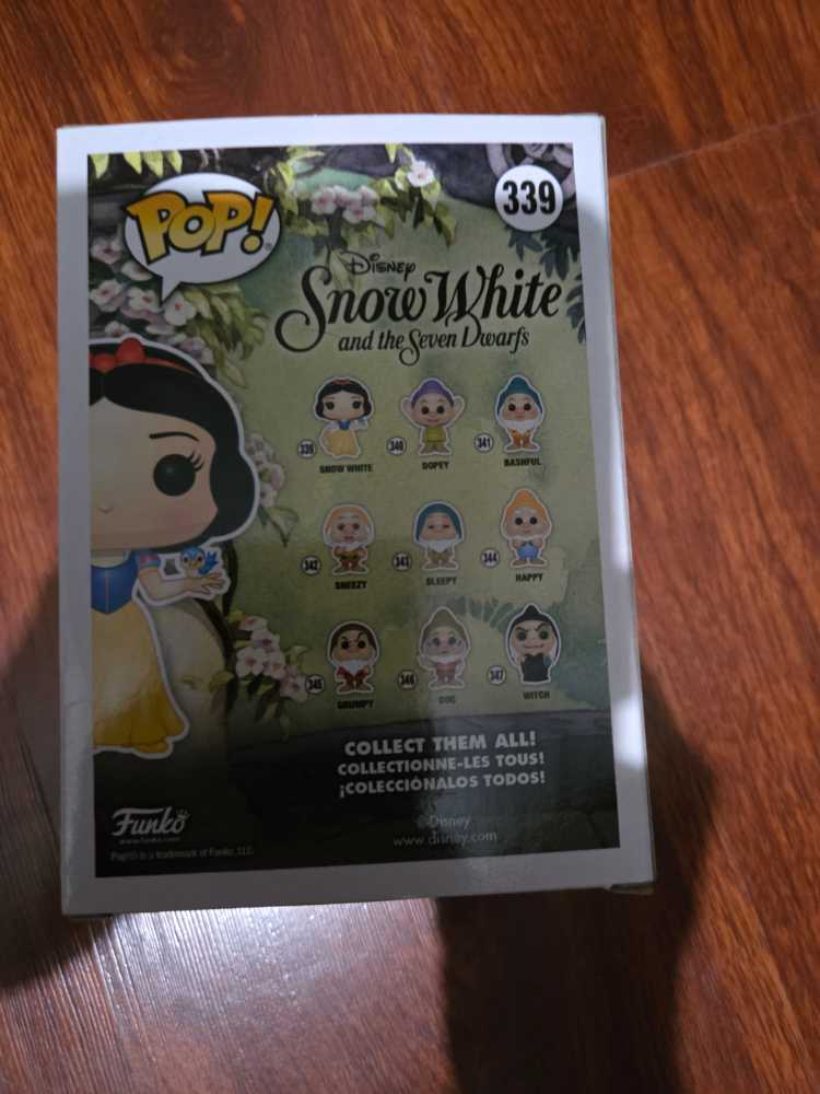Funko Pop Snow White # 339   action figure collectible [Barcode 889698217163] - Main Image 2