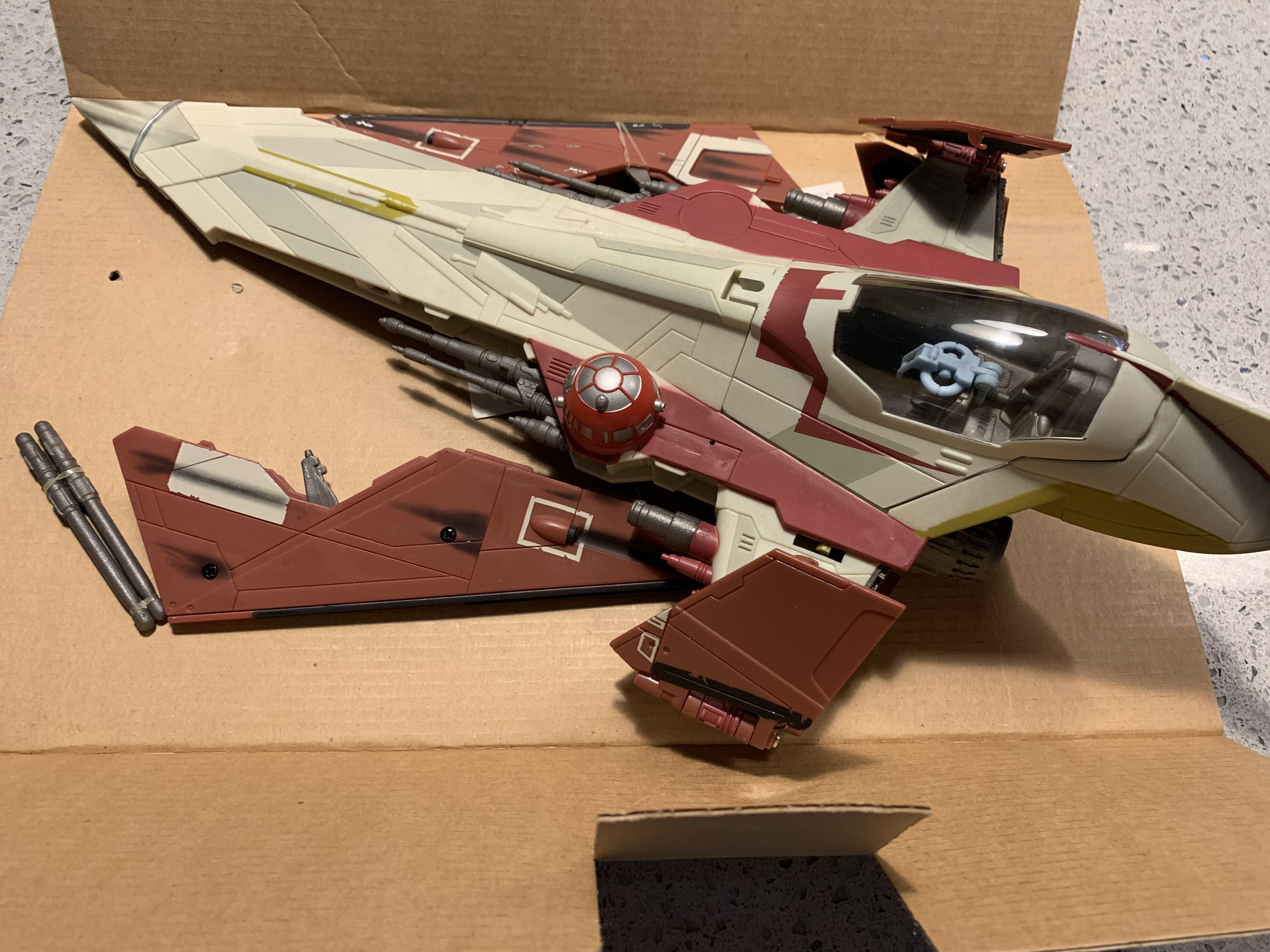 Obi-Wan Kenobi’s Jedi Starfighter - Hasbro (Star Wars) action figure collectible [Barcode 5023117656170] - Main Image 2