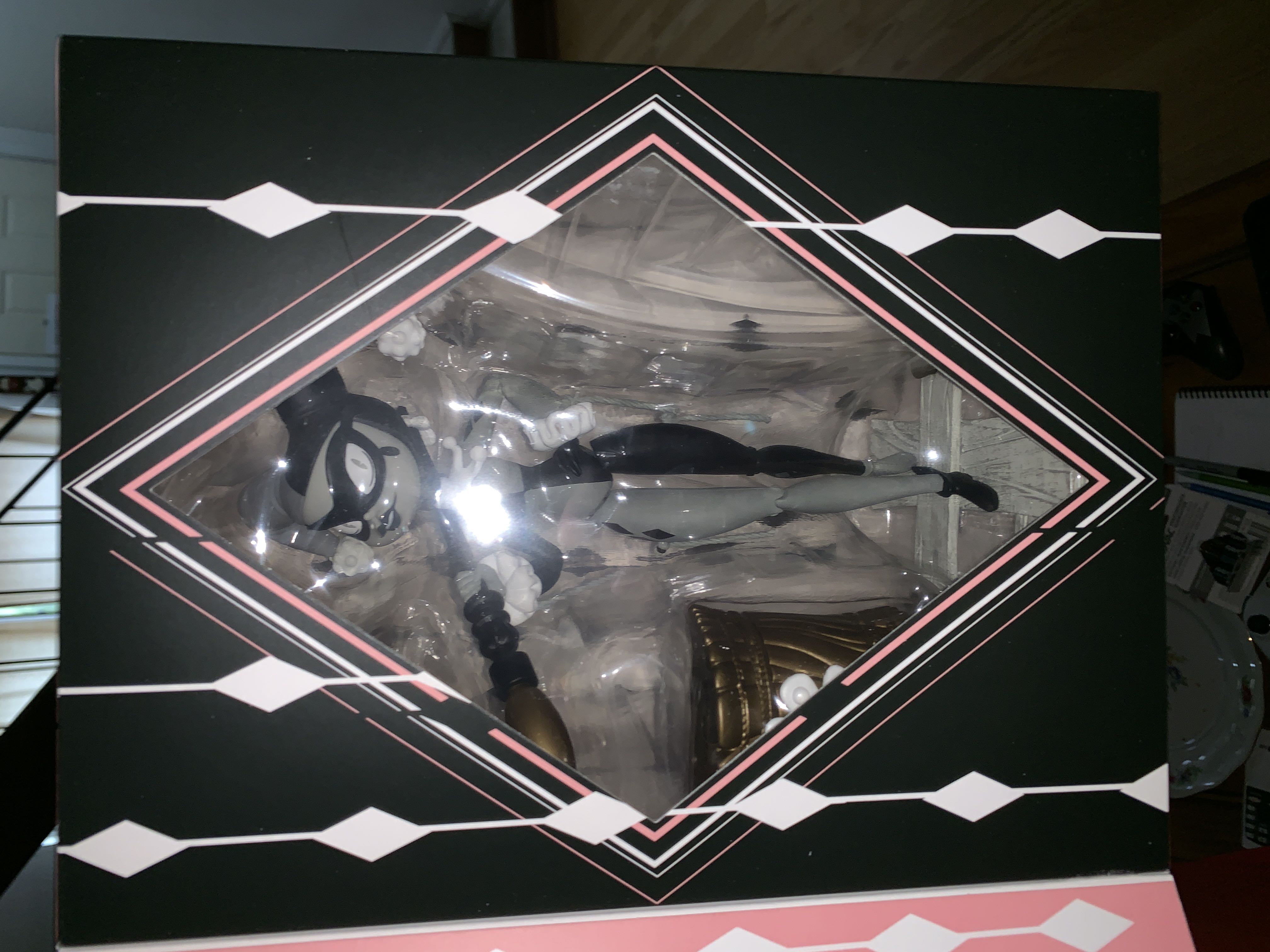 Harley Quinn - Kidrobot action figure collectible [Barcode 883975150709] - Main Image 2