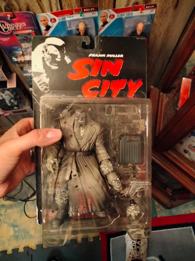 McFarlane Sin City - Marv Colored (Sin City) - McFarlane Toys (Sin City) action figure collectible [Barcode 787926902488] - Main Image 3