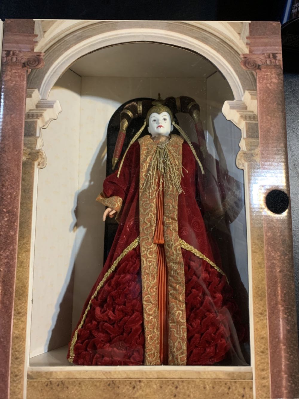 Queen Amidala Portrait Edition (Return To Naboo) - Hasbro (Star Wars - Episode 1) action figure collectible [Barcode 076281617749] - Main Image 2