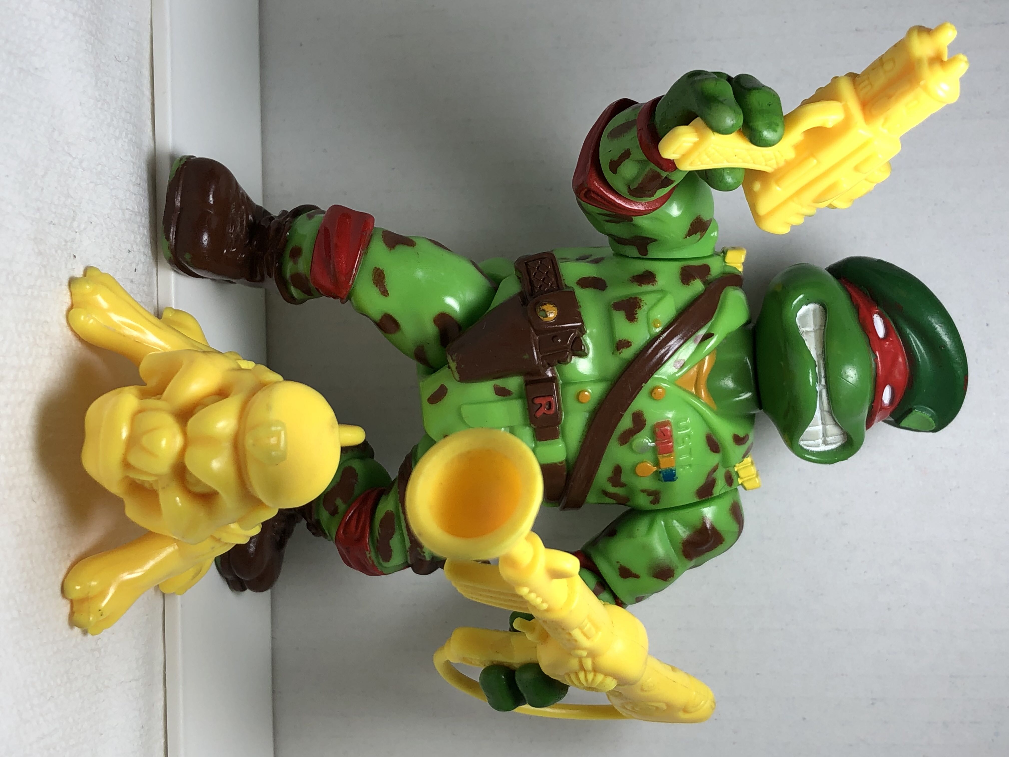 Raph, The Green Teen Beret - Playmates Toys (Teenage Mutant Ninja Turtles) action figure collectible - Main Image 4