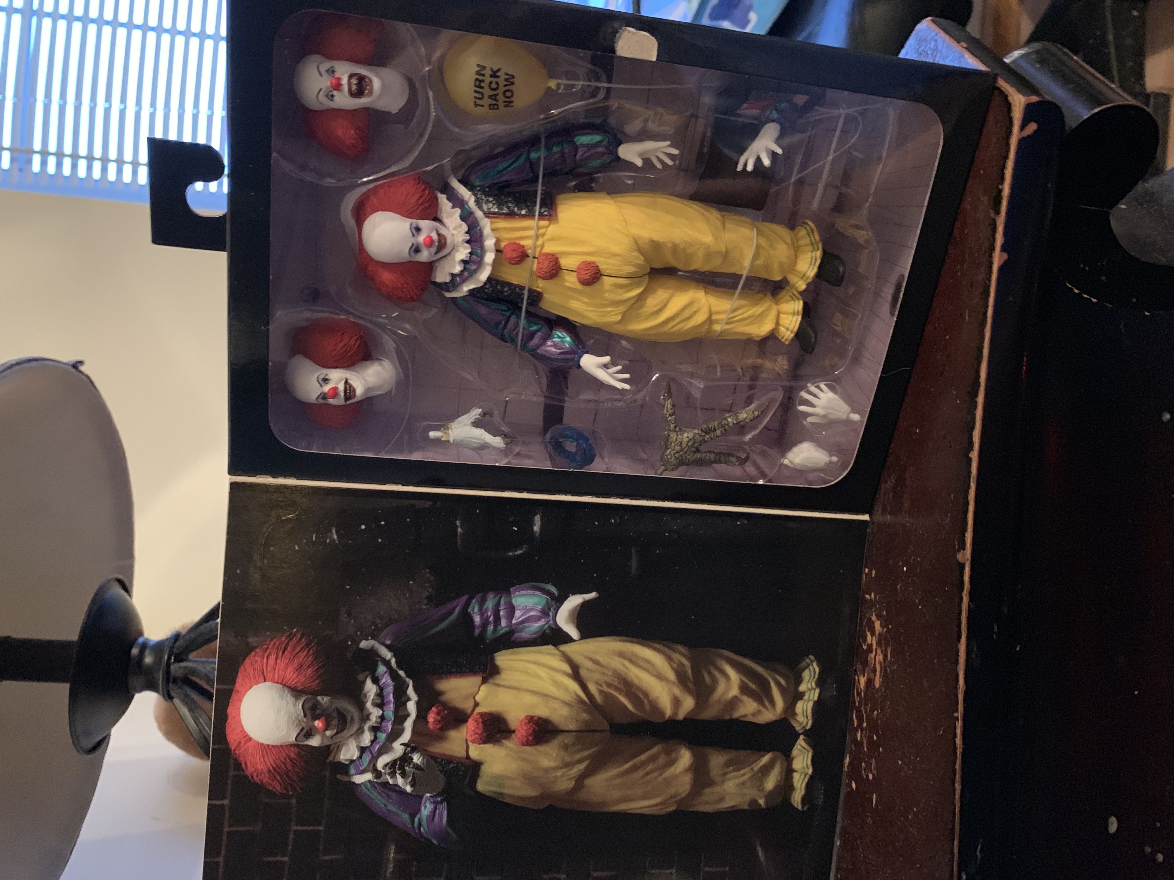 Pennywise (1990) V2 - Neca/Reel Toys (Horror) action figure collectible - Main Image 3