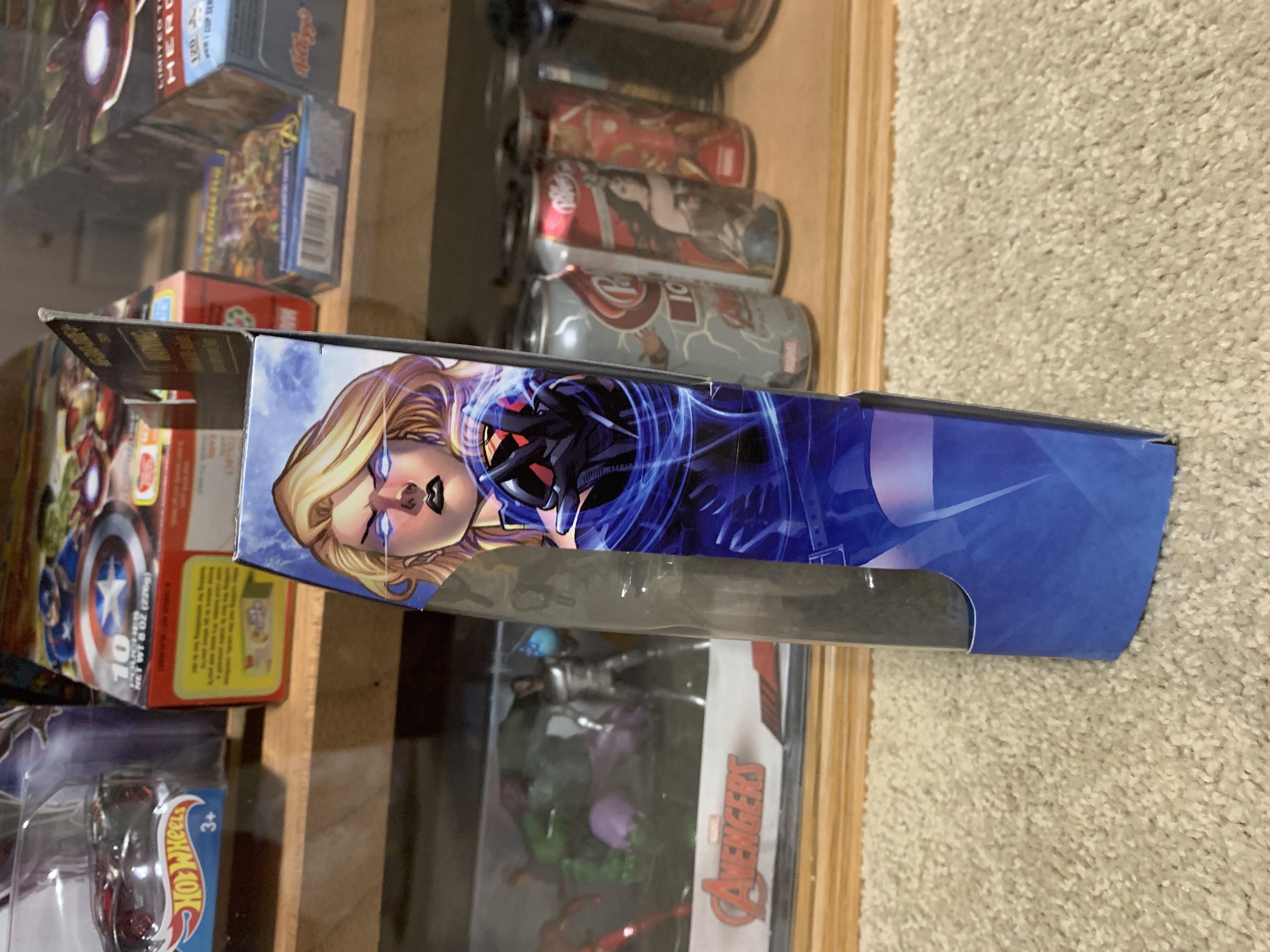 Emma Frost - Hasbro (Marvel Legends Walgreens Exclusive) action figure collectible [Barcode 630509818853] - Main Image 4