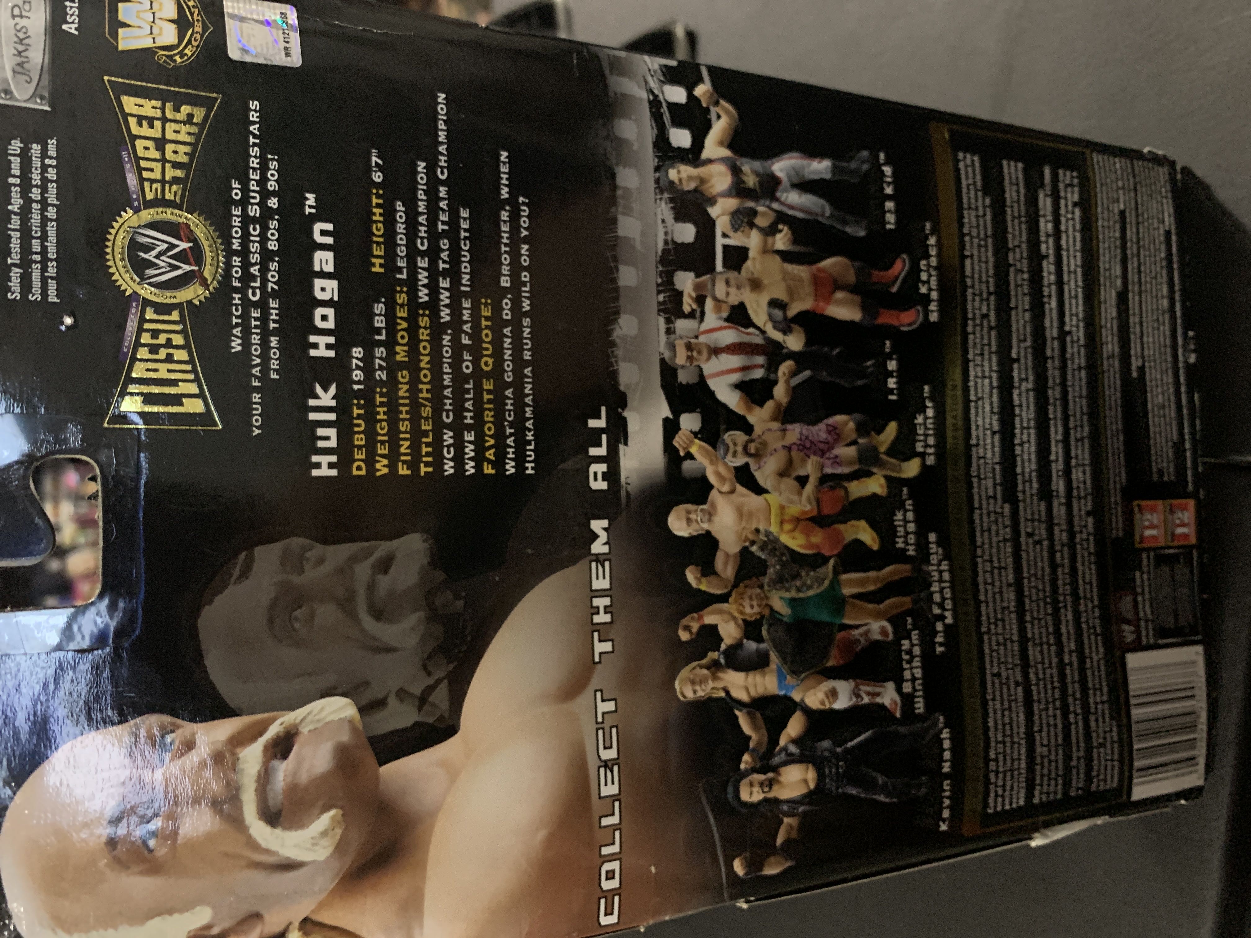 Hulk Hogan - JAKKS Pacific, Inc. (WWE Classic Superstars) action figure collectible [Barcode 039897930077] - Main Image 2