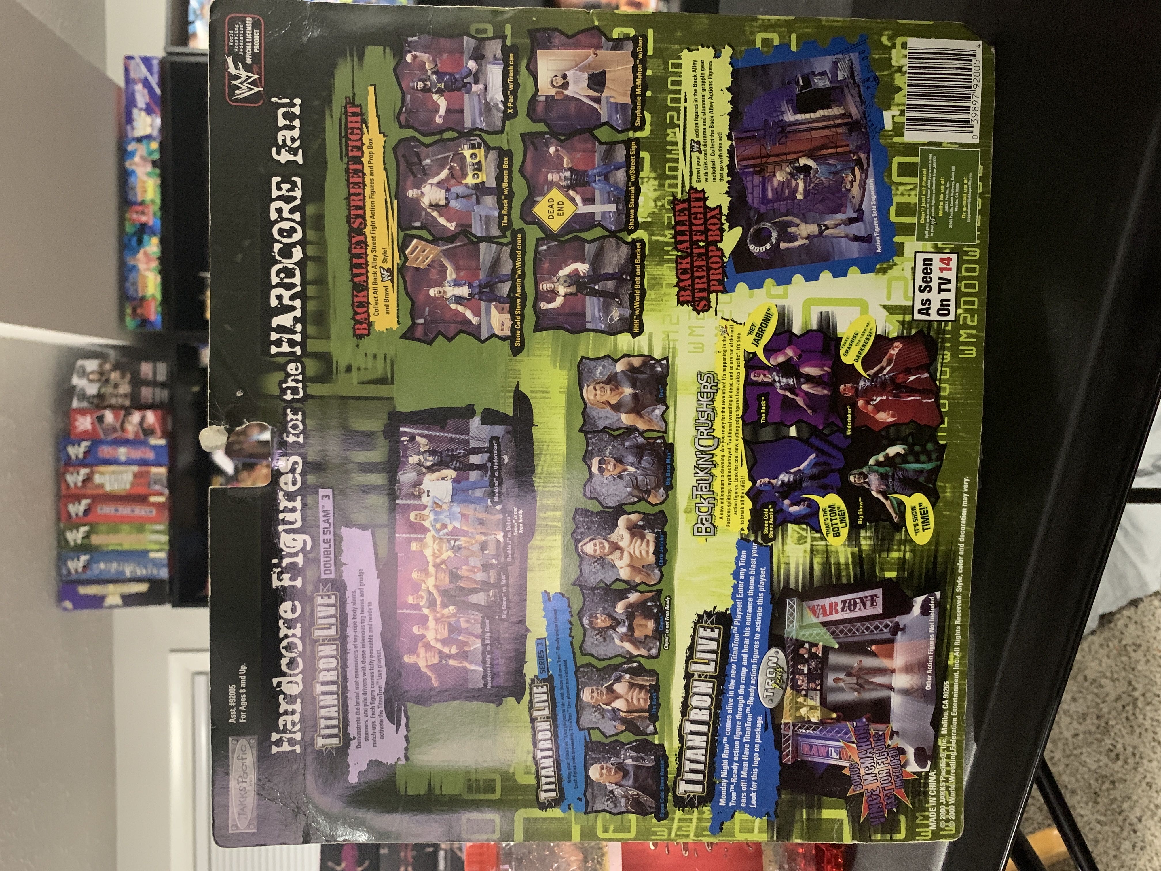 Jakks/WWF: Debra And Steve Austin - Jakks Pacific / WWE (Wrestlemania 2000) action figure collectible [Barcode 039897920054] - Main Image 2