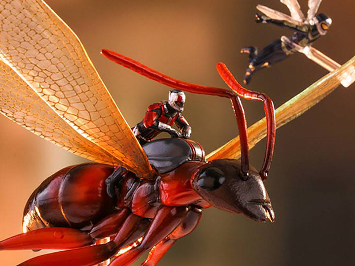 Flying ant and the wasp miniature collectible set - Hot Toys action figure collectible - Main Image 2