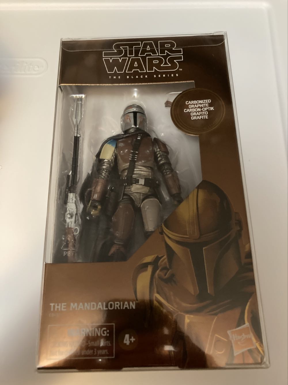 The-Mandalorian (carbonized graphite edition) - Hasbro (Star Wars The Black Series) action figure collectible [Barcode 630509881581] - Main Image 4