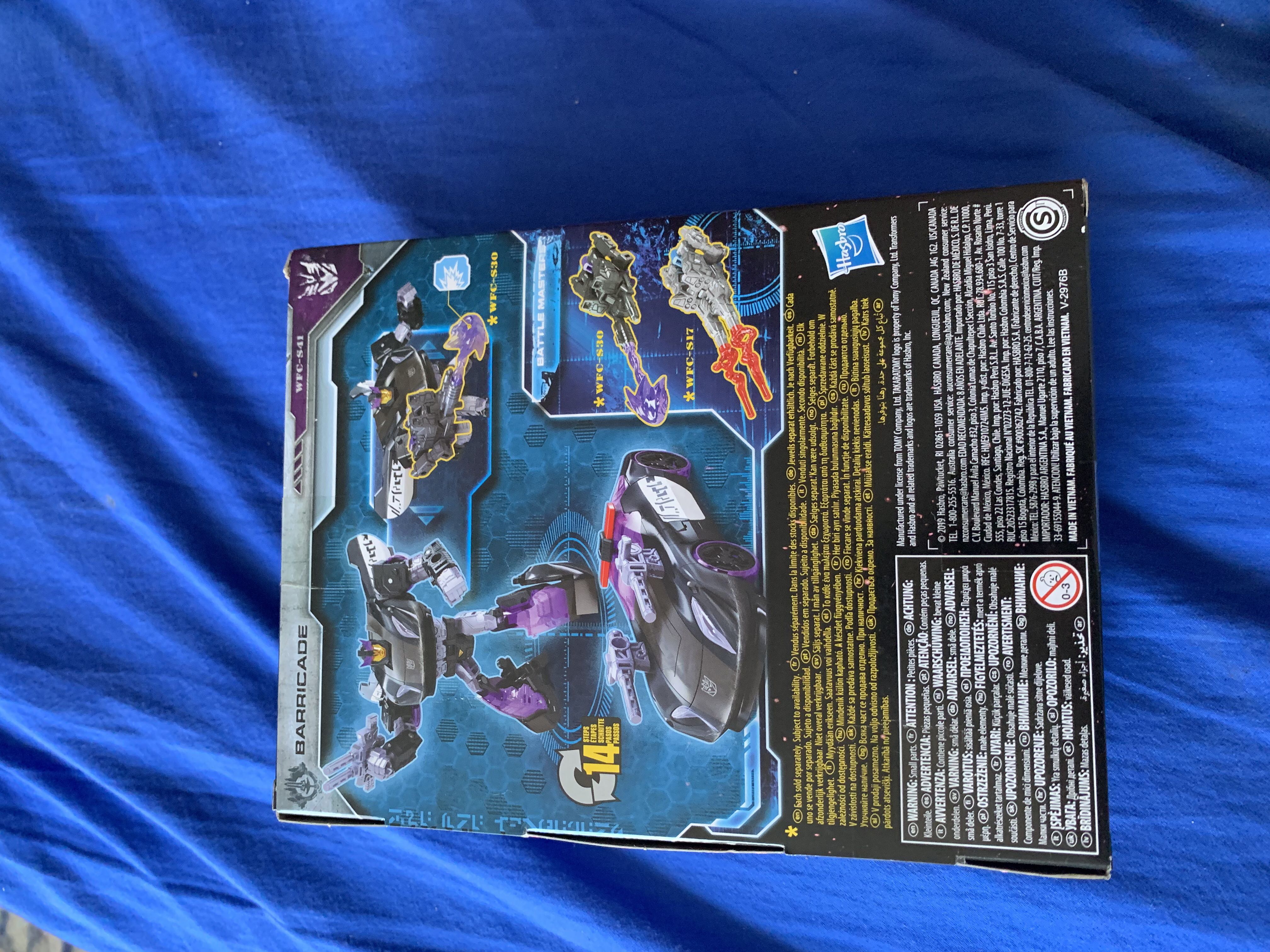 WFC S41 Barricade - Hasbro (Seige) action figure collectible [Barcode 630509847723] - Main Image 2