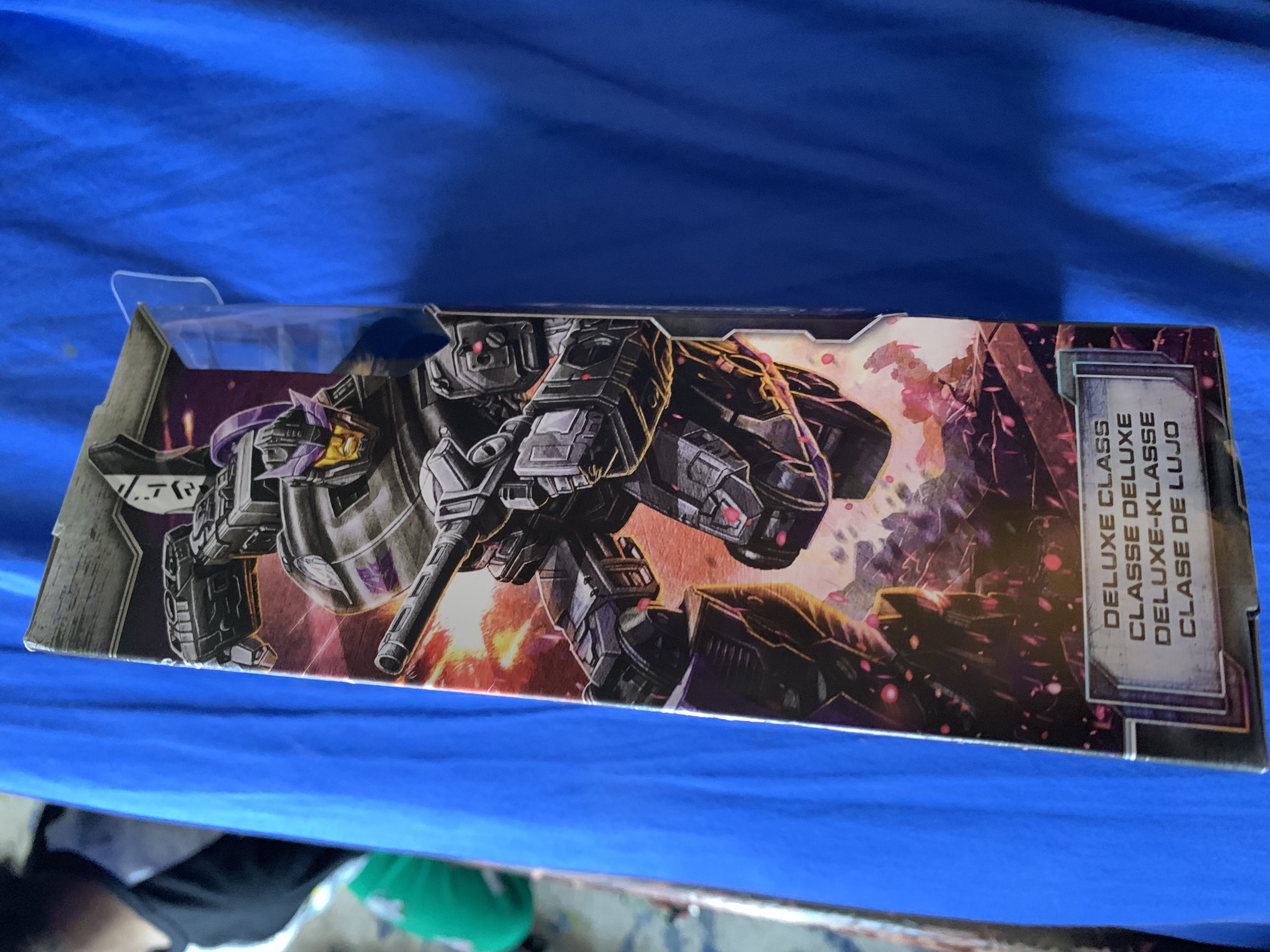 WFC S41 Barricade - Hasbro (Seige) action figure collectible [Barcode 630509847723] - Main Image 3