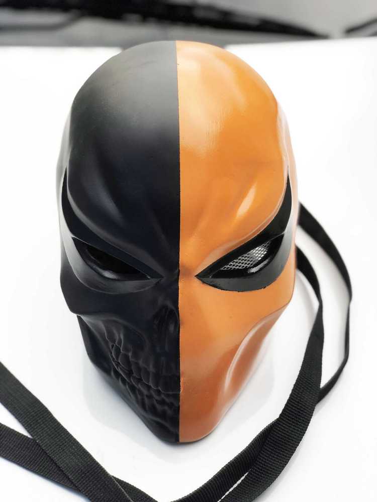DC Comics Deathstroke (2014) Vol. 1: Gods of War with Deathstroke Mask  (DC Comics) action figure collectible [Barcode 9781401259983] - Main Image 4