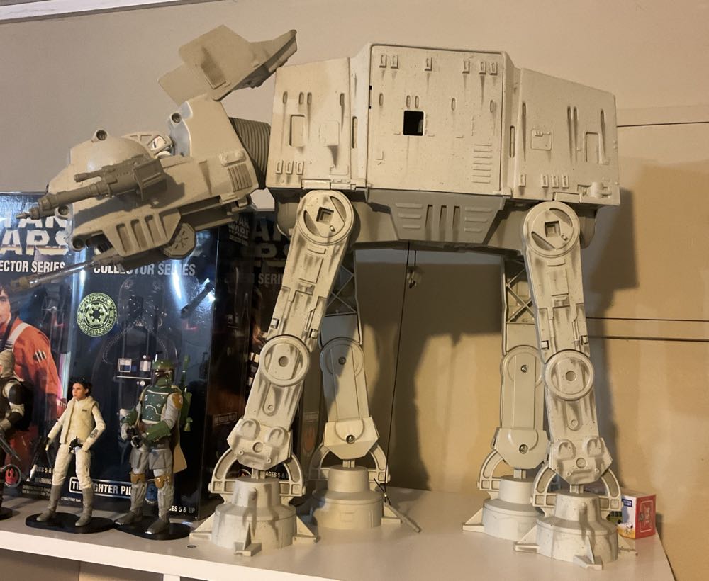 AT-AT Walker (Electronic) - Hasbro (Vehicle) action figure collectible [Barcode 076281697338] - Main Image 3