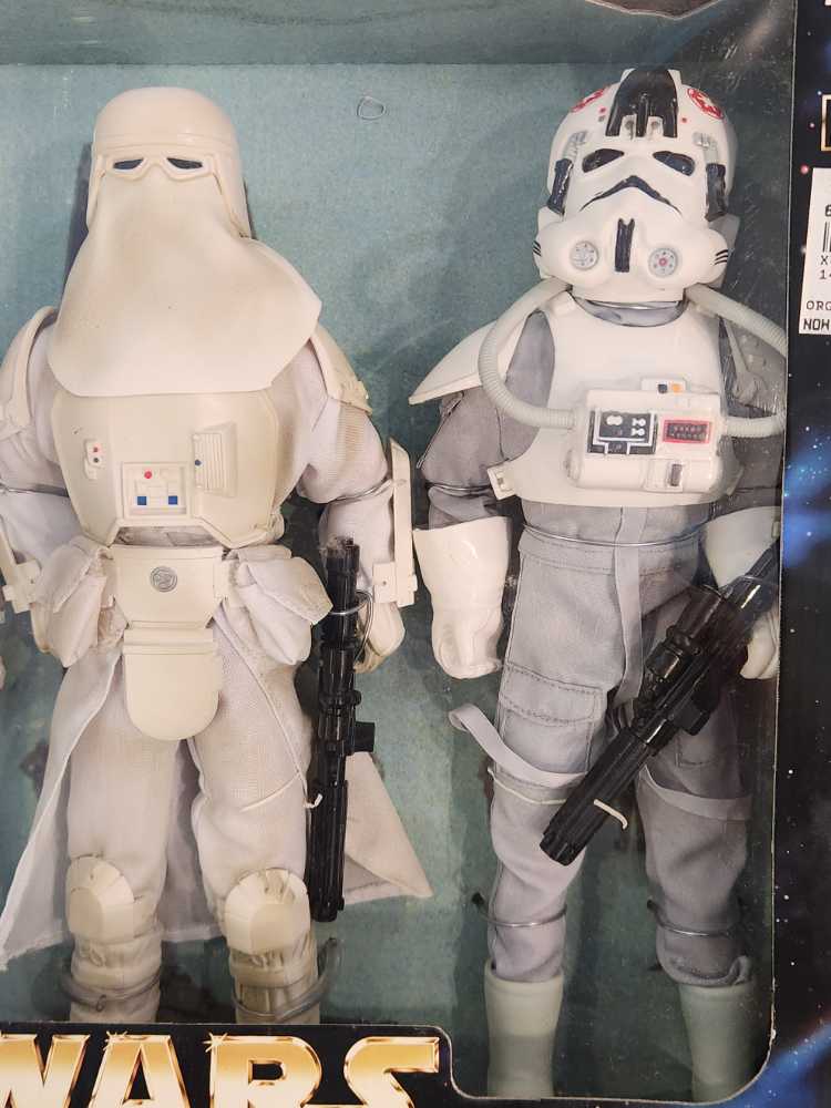 Luke Skywalker In Hoth Gear, Han Solo In Hoth Gear, Snowtrooper, At-At Driver - Kenner (Star Wars: Collector Series) action figure collectible [Barcode 076281571096] - Main Image 4