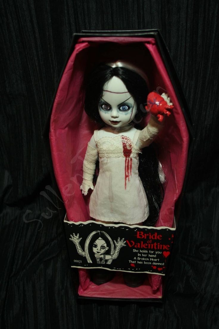 Living Dead Dolls Bride Of Valentine  action figure collectible - Main Image 2