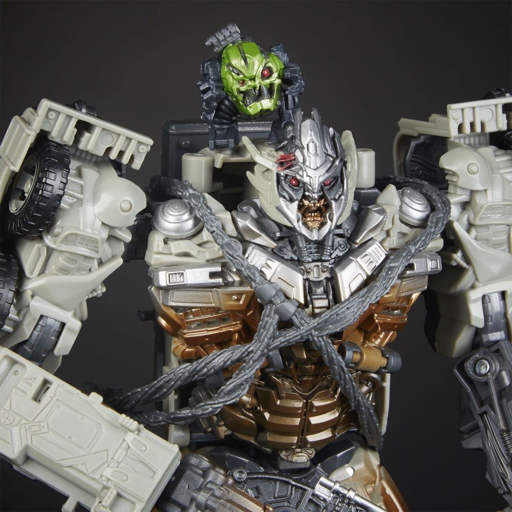 34 Megatron (Exile) & Igor - Hasbro/Takara Tomy (Studio Series) action figure collectible [Barcode 630509791279] - Main Image 3