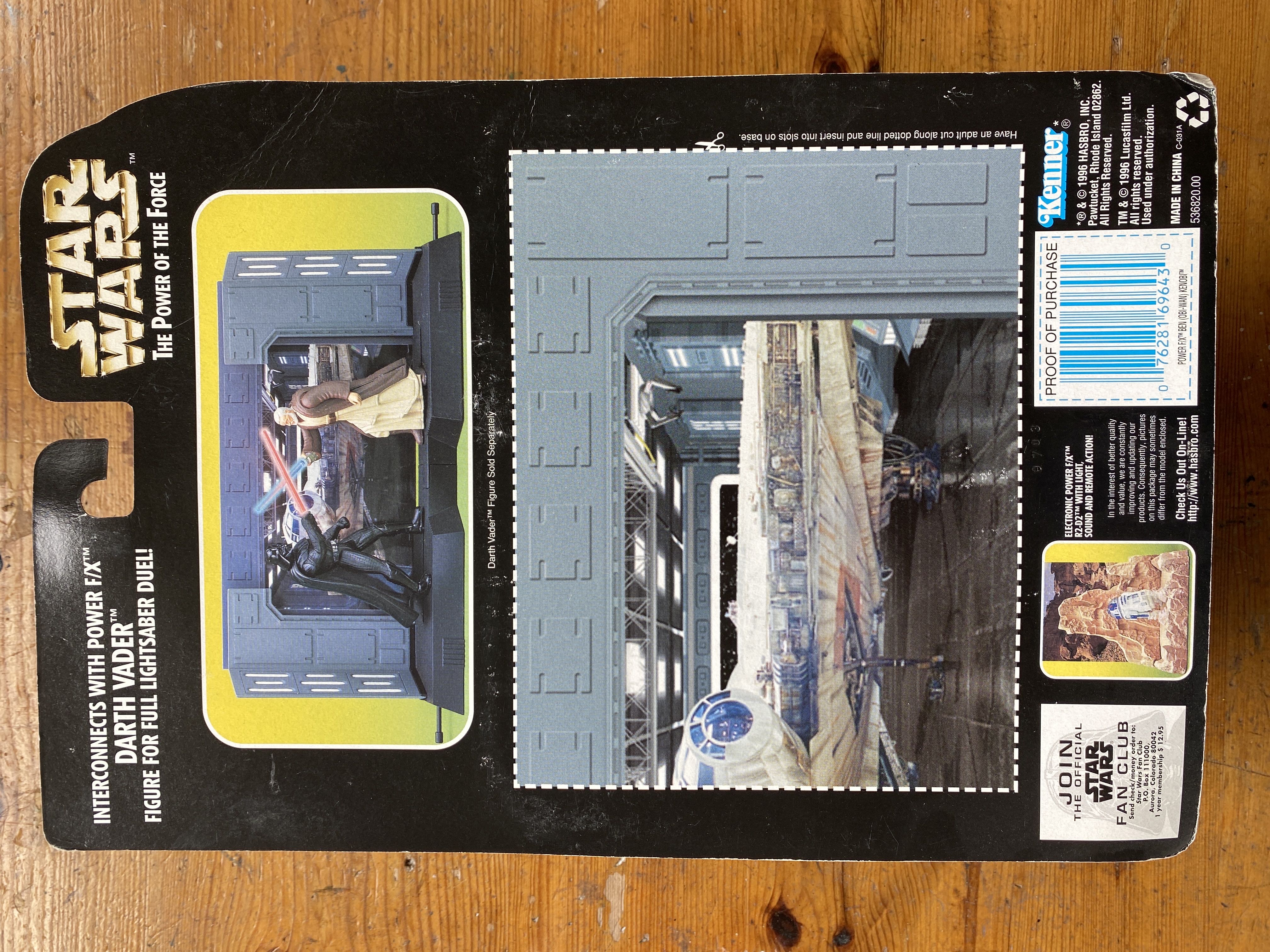 Ben (Obi-Wan) Kenobi (With Glowing Lightsaber And Remote Dueling Action)(Electronic Power F/X) - Kenner / Hasbro (The Power Of The Force (1997 - 1998)(Electronic Power F/X)) action figure collectible [Barcode 076281696430] - Main Image 2