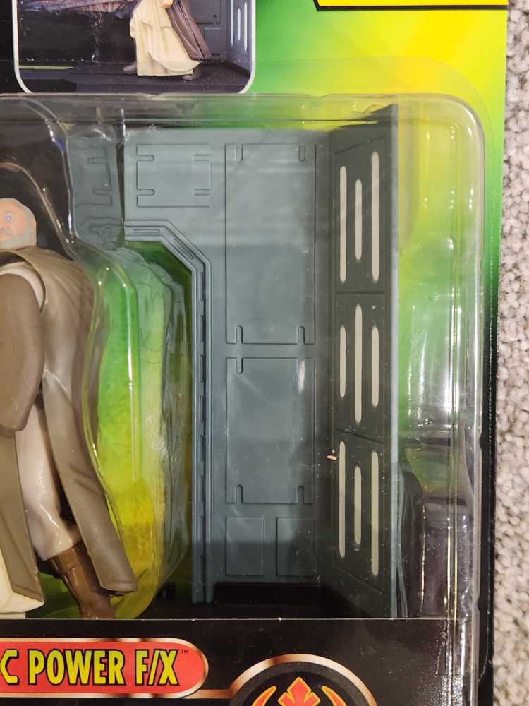 Ben (Obi-Wan) Kenobi (With Glowing Lightsaber And Remote Dueling Action)(Electronic Power F/X) - Kenner / Hasbro (The Power Of The Force (1997 - 1998)(Electronic Power F/X)) action figure collectible [Barcode 076281696430] - Main Image 4