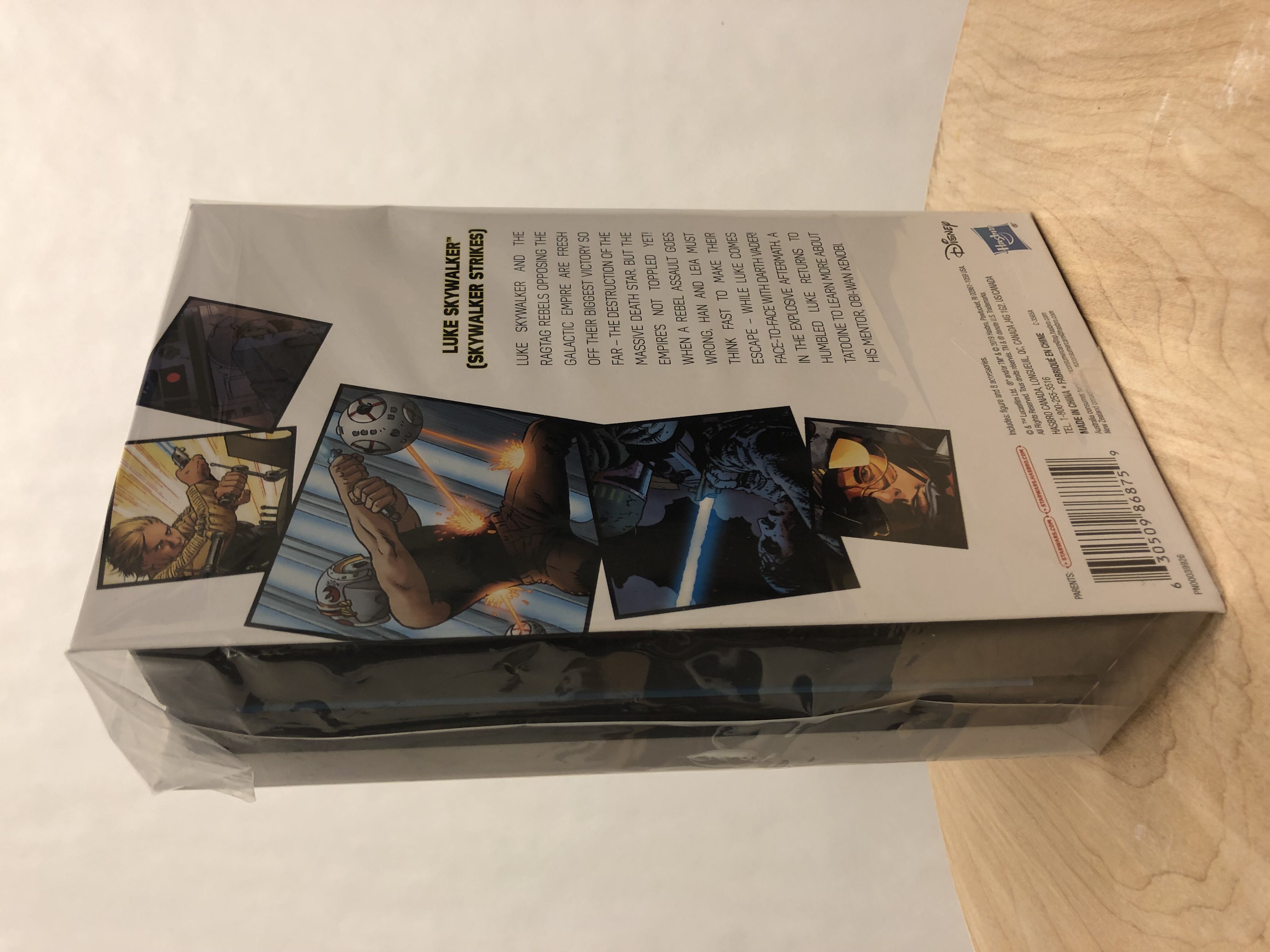 Luke Skywalker (Skywalker Strikes) - Disney / Hasbro (Black Series 6” Book Edition 2020- Now) action figure collectible [Barcode 630509868759] - Main Image 2