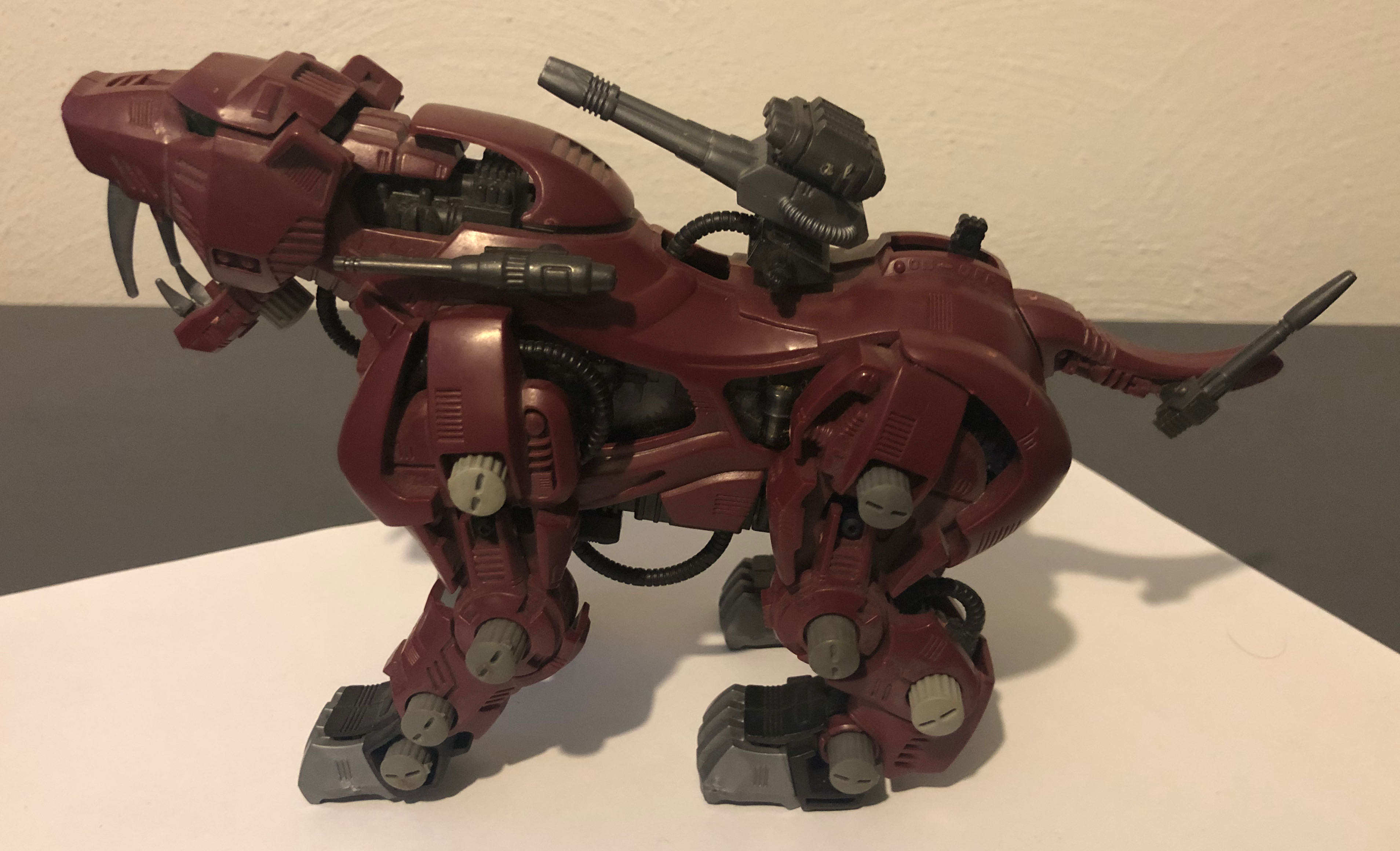 Zoids “Saber Tiger Red” EZ-016 - Tomy (Guylos Empire) action figure collectible - Main Image 2