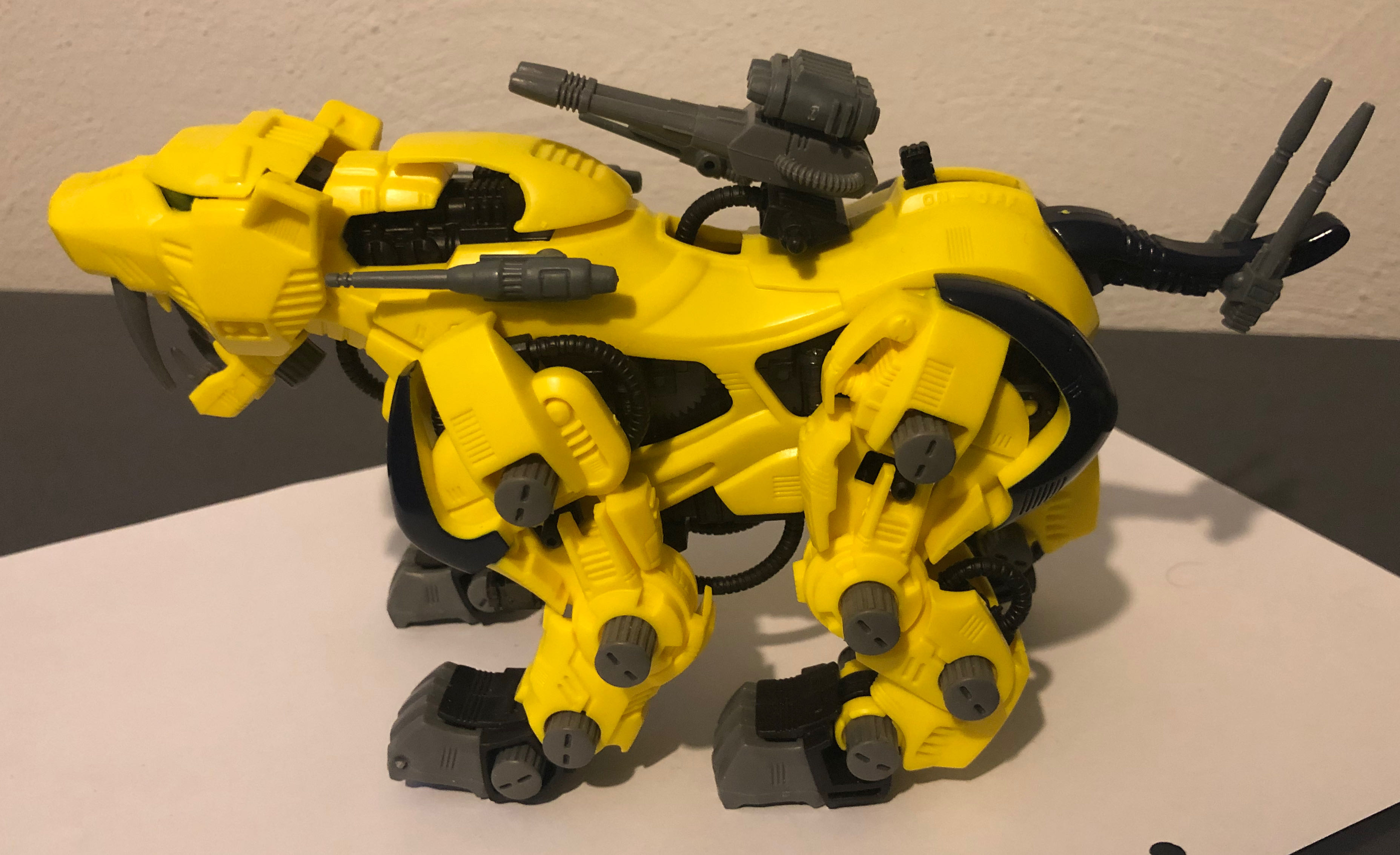 Zoids “Saber Tiger Yellow” - Tomy (Guylos Empire) action figure collectible - Main Image 2