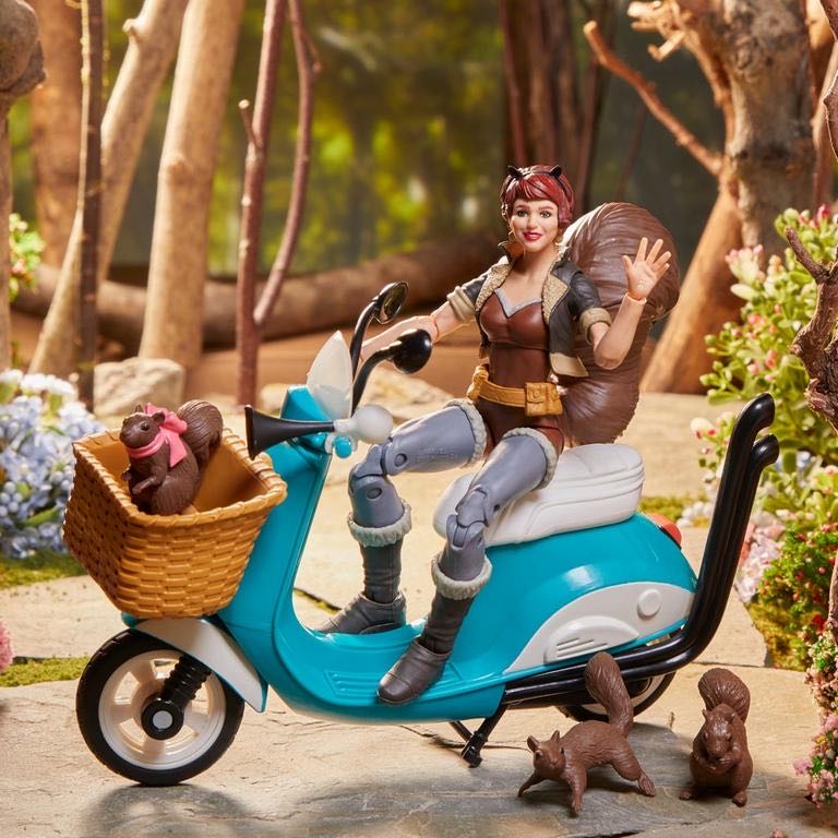 Squirrel Girl & Scooter - Hasbro (Marvel Legends) action figure collectible [Barcode 5010993655540] - Main Image 3