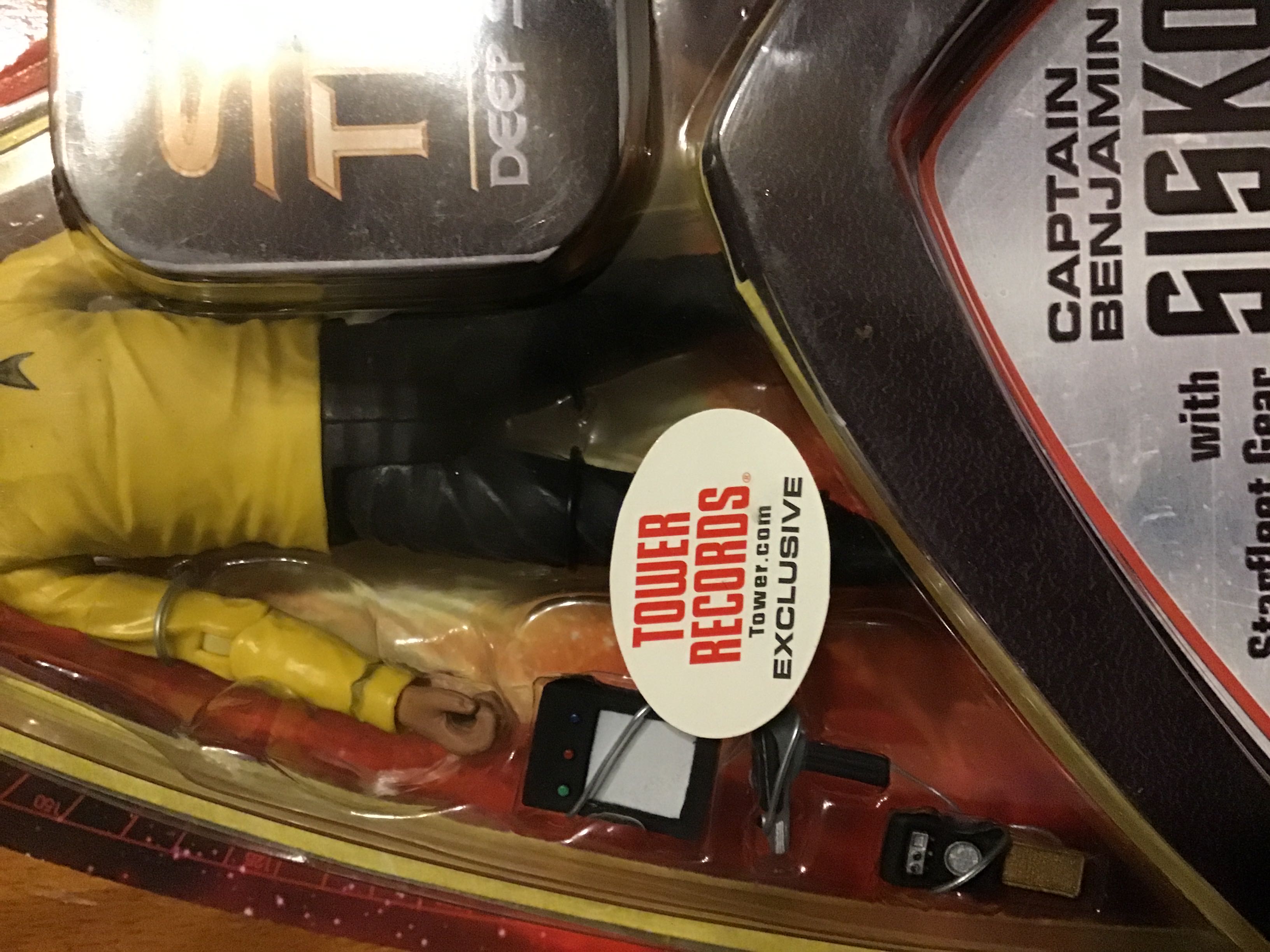 Captain Benjamin Sisko - Art Asylum (Star Trek) action figure collectible [Barcode 699788725009] - Main Image 3