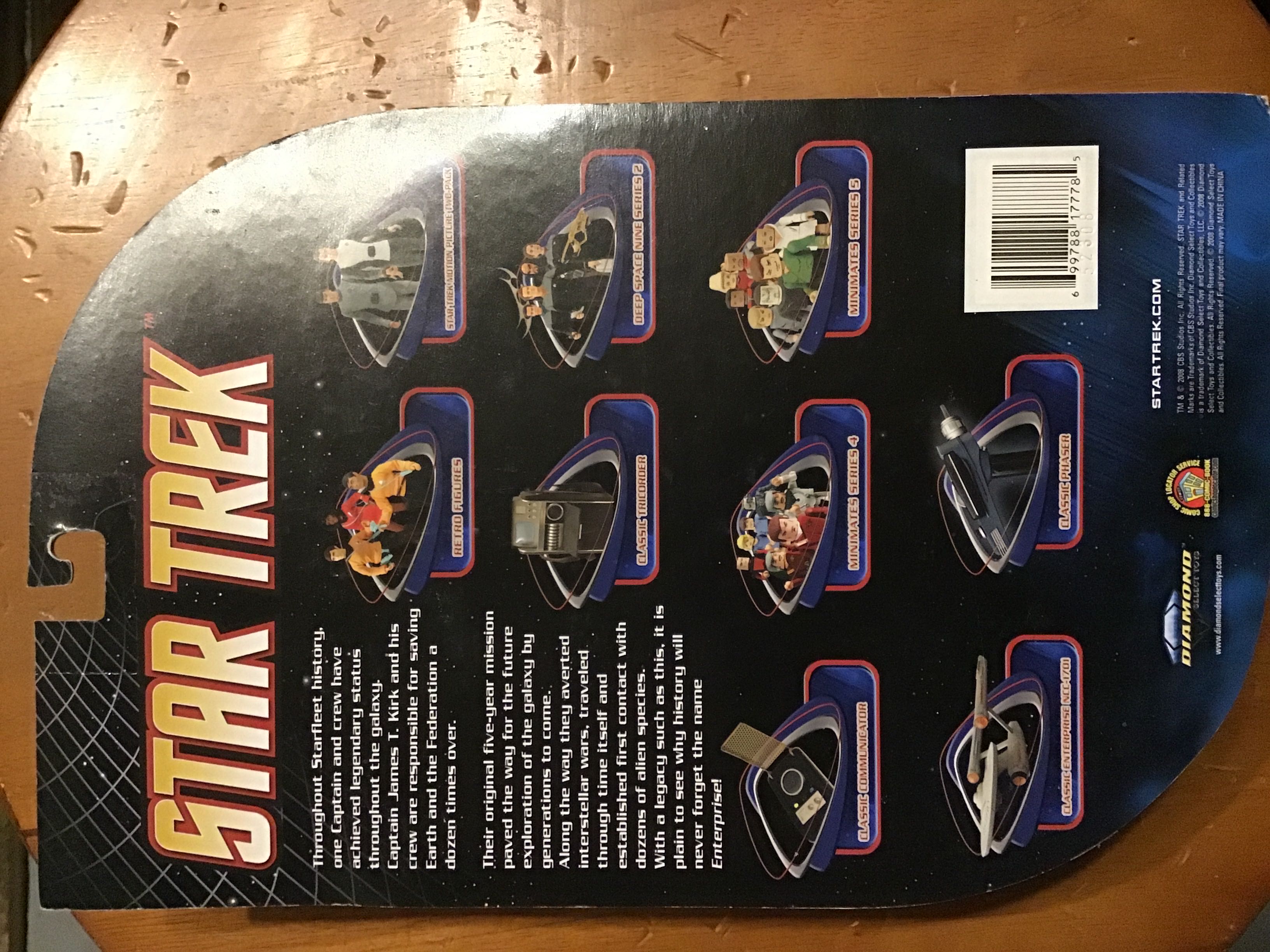 Captain James T. Kirk - Diamond Select (Star Trek) (Star Trek - The Original Series) action figure collectible [Barcode 699788177785] - Main Image 3