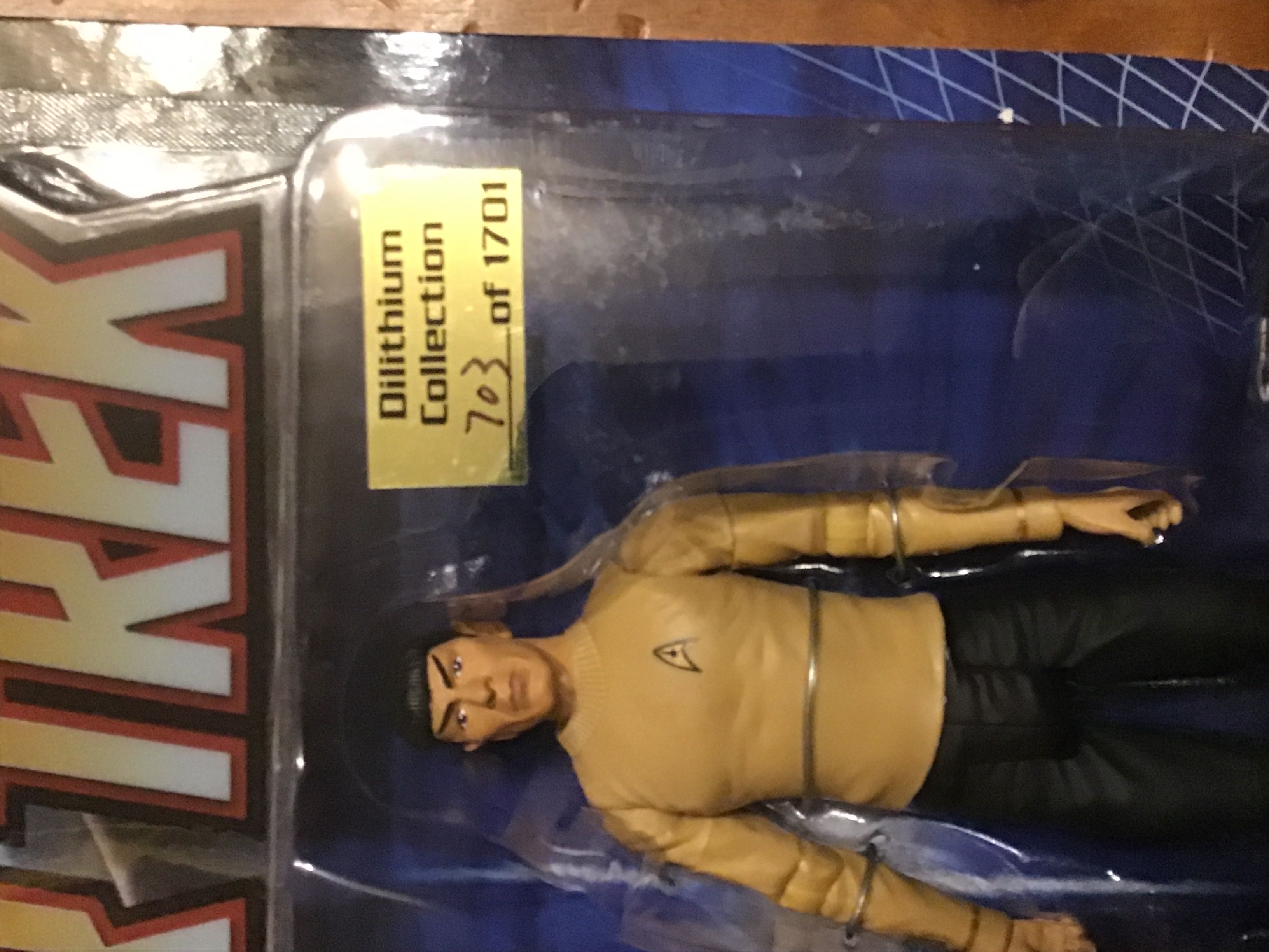 Captain James T. Kirk & Spock (2 Pack) - Diamond Select (Star Trek) (Star Trek - The Original Series) action figure collectible [Barcode 699788178263] - Main Image 2
