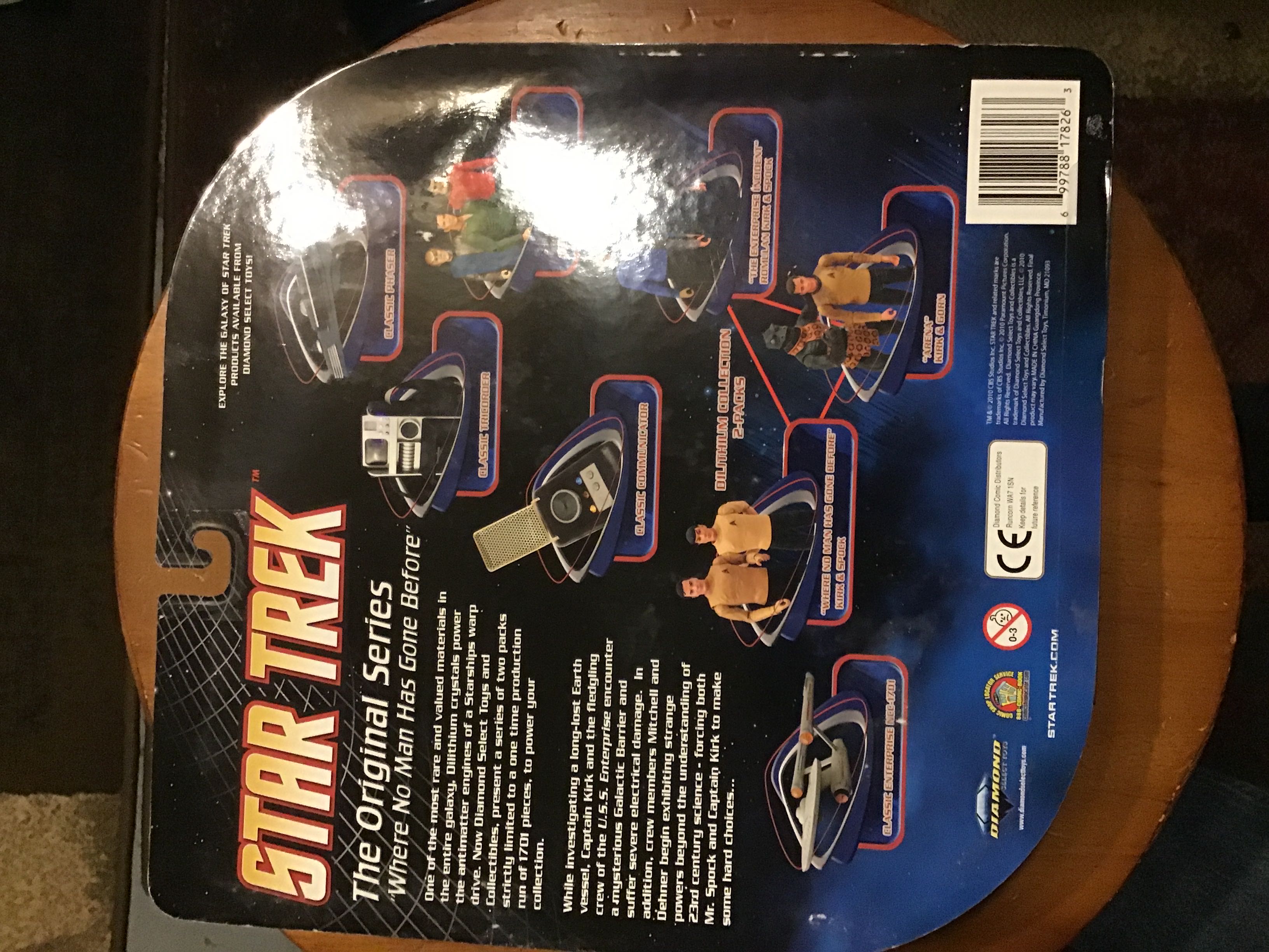 Captain James T. Kirk & Spock (2 Pack) - Diamond Select (Star Trek) (Star Trek - The Original Series) action figure collectible [Barcode 699788178263] - Main Image 3