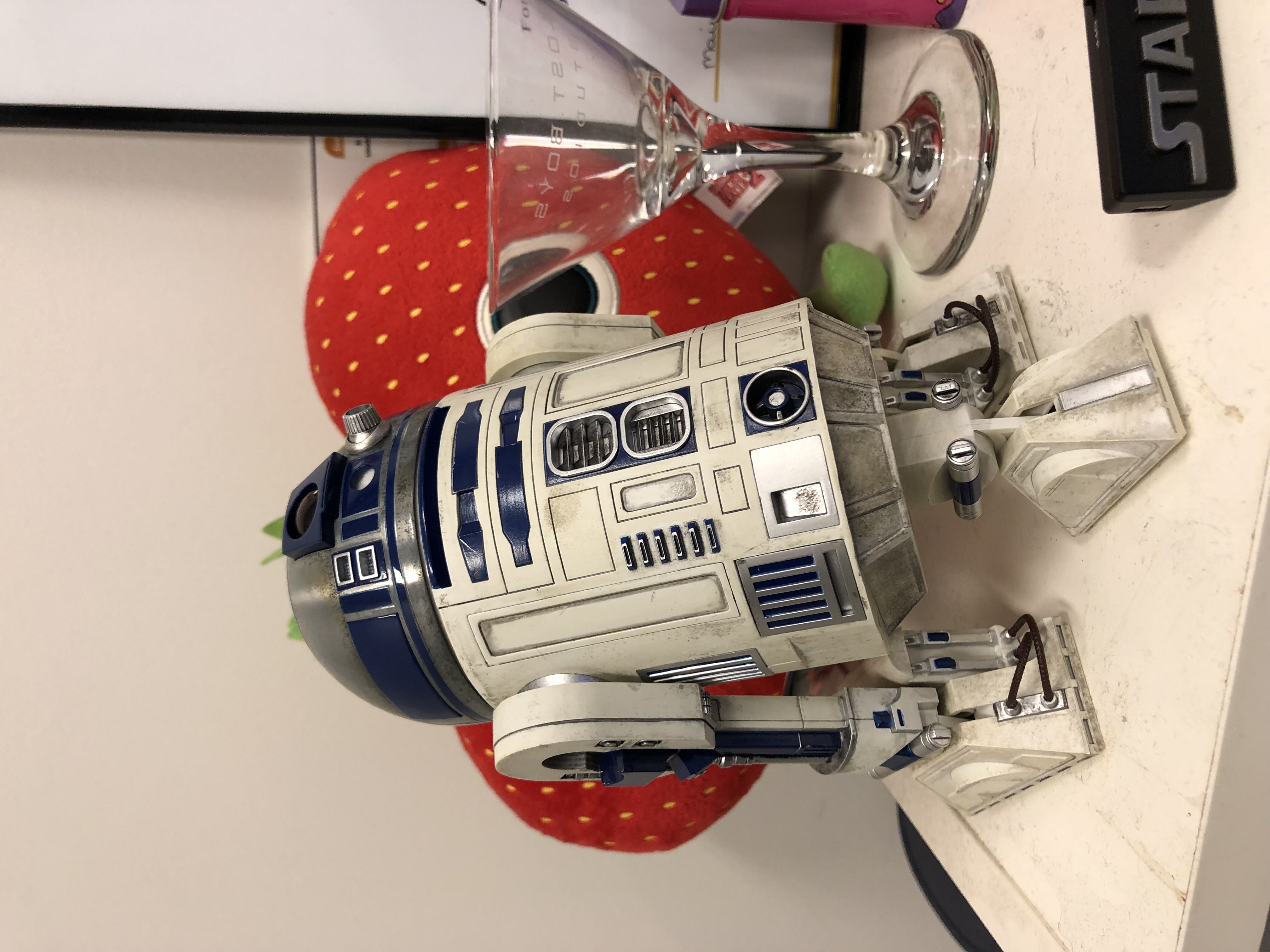 Artoo-Detoo  (R2-D2) - Hot Toys (Star Wars Episode VII: The Force Awakens) action figure collectible [Barcode 4897011182698] - Main Image 1