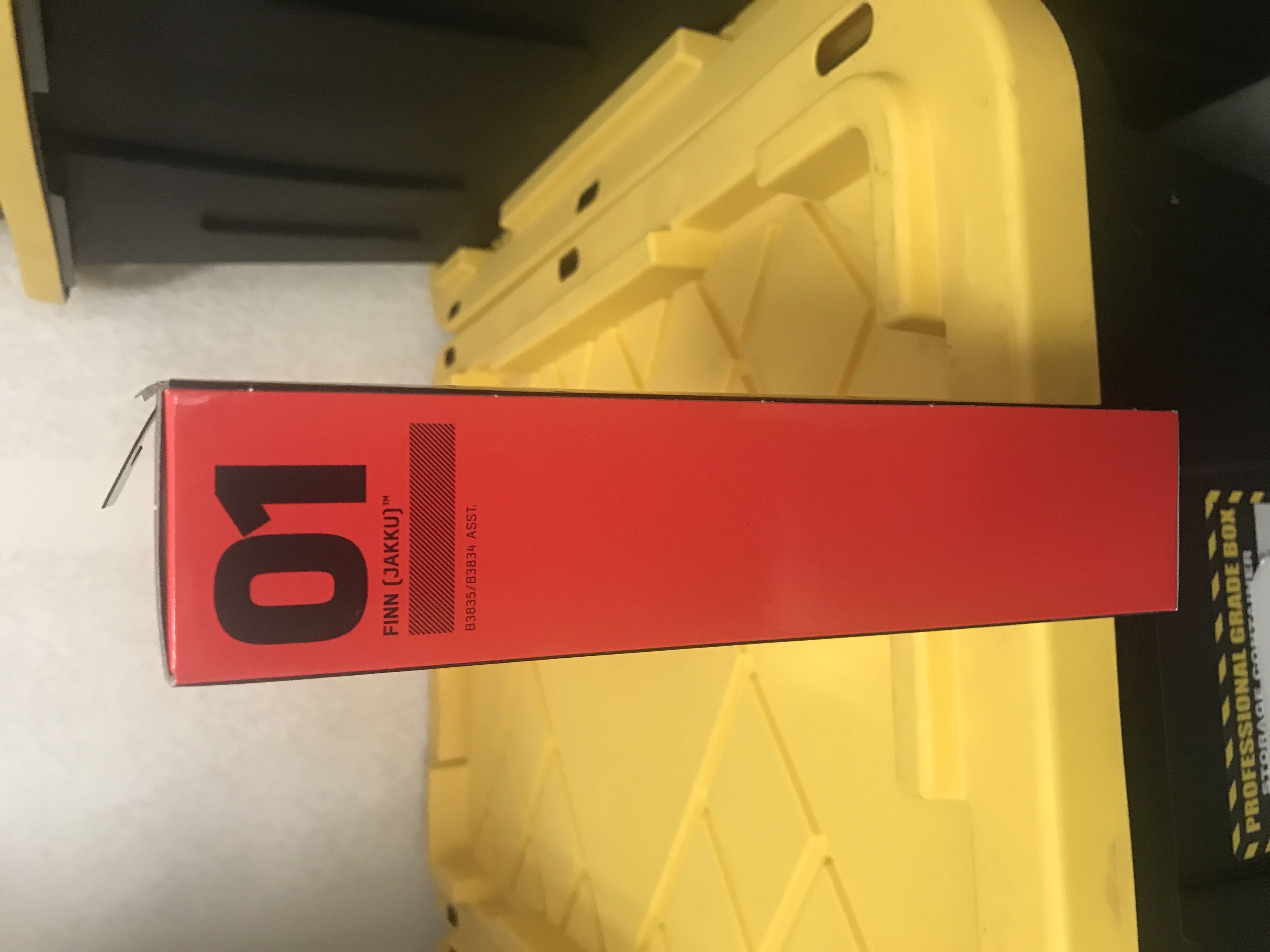 Red Box # 01 Finn - Hasbro (Disney Star Wars) action figure collectible [Barcode 630509360109] - Main Image 2